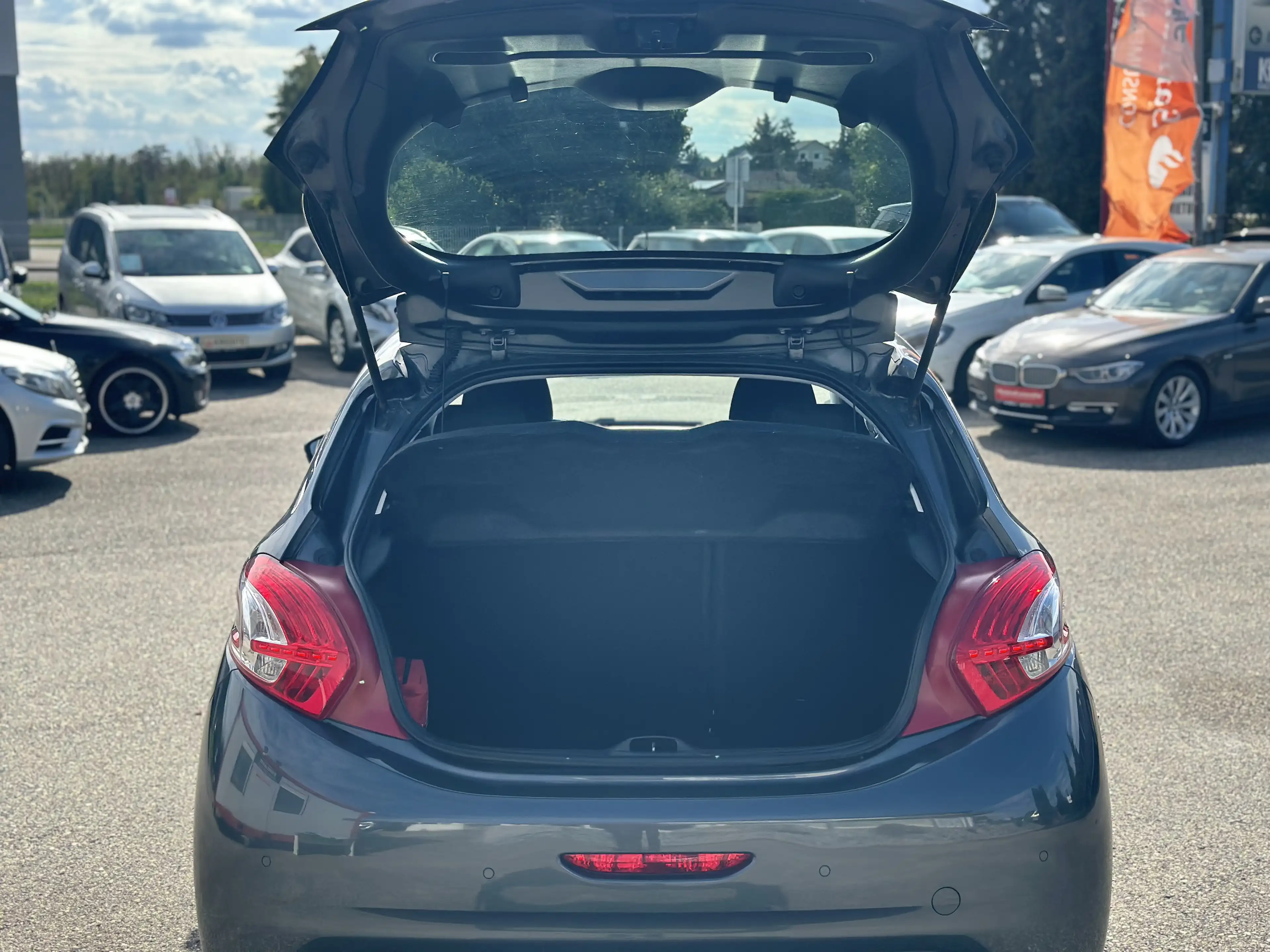 Peugeot 208 Active — photo 10