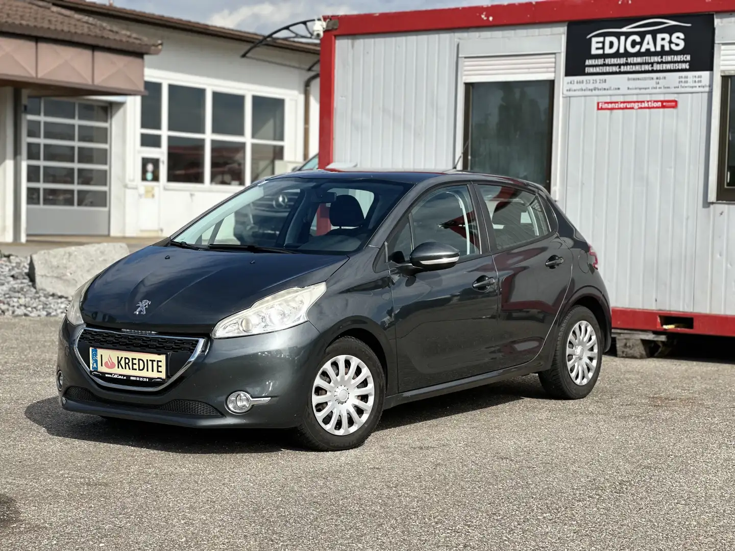 Peugeot 208 Active Grau - 1