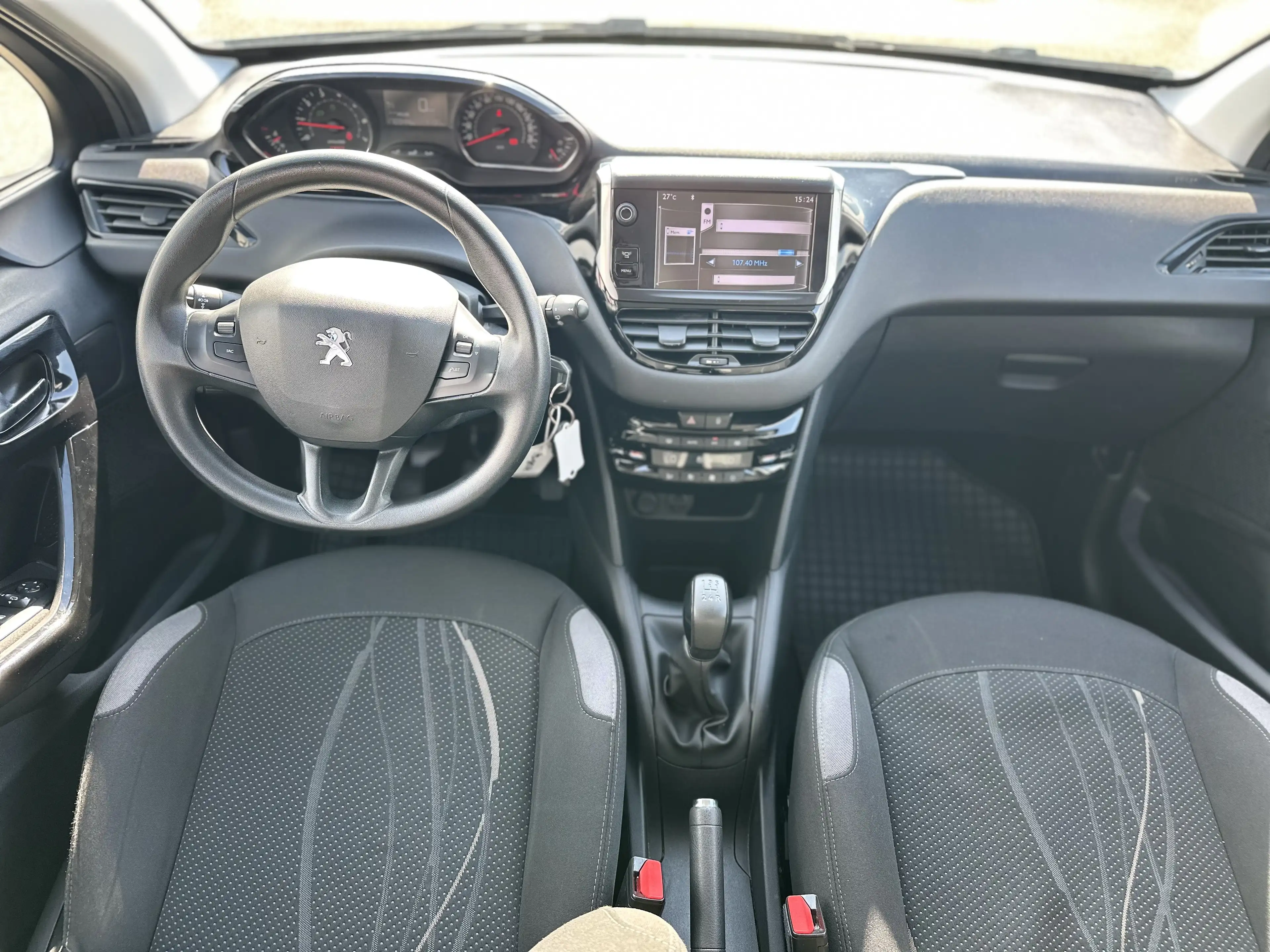 Peugeot 208 Active — photo 13