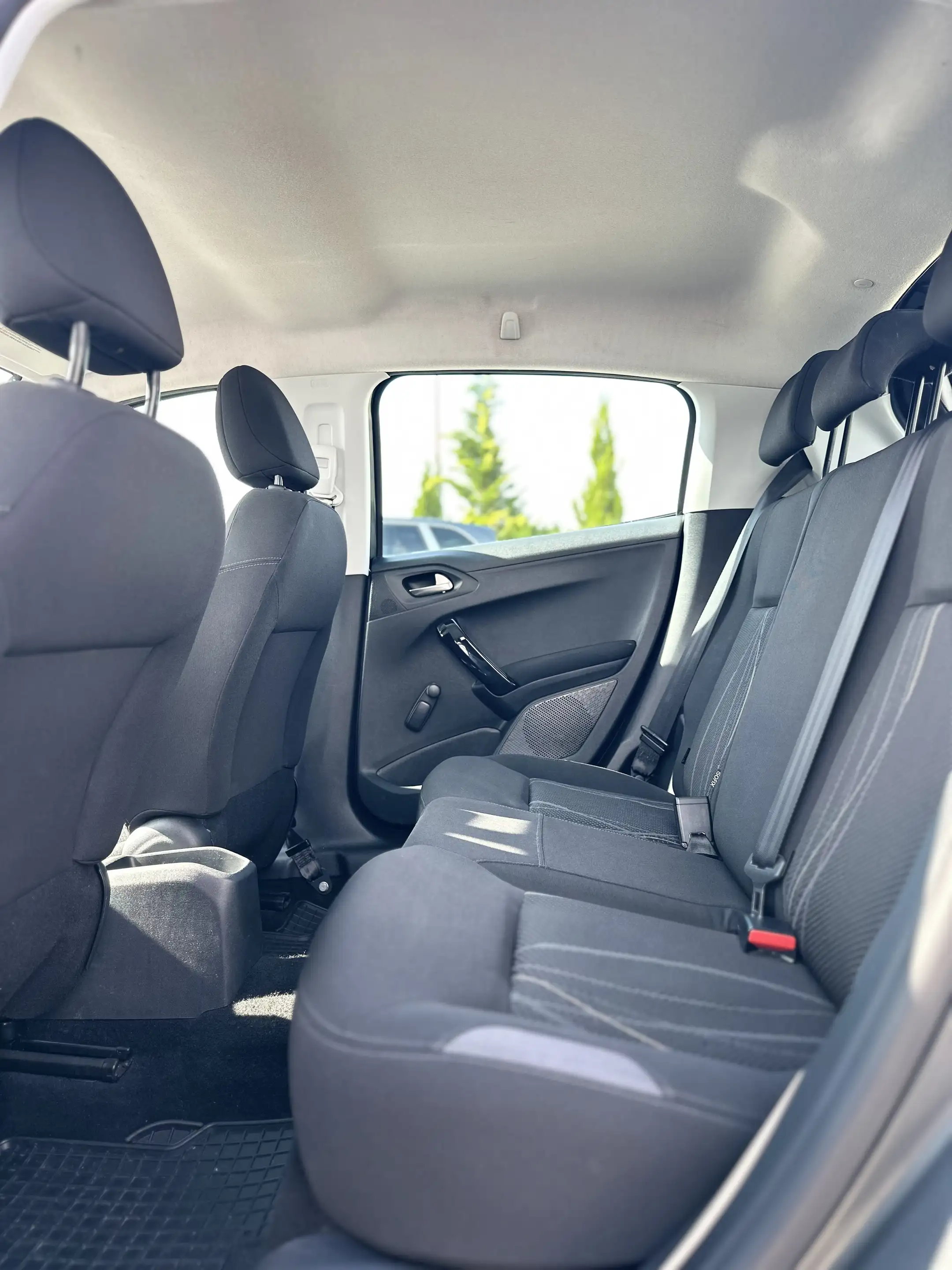 Peugeot 208 Active — photo 14