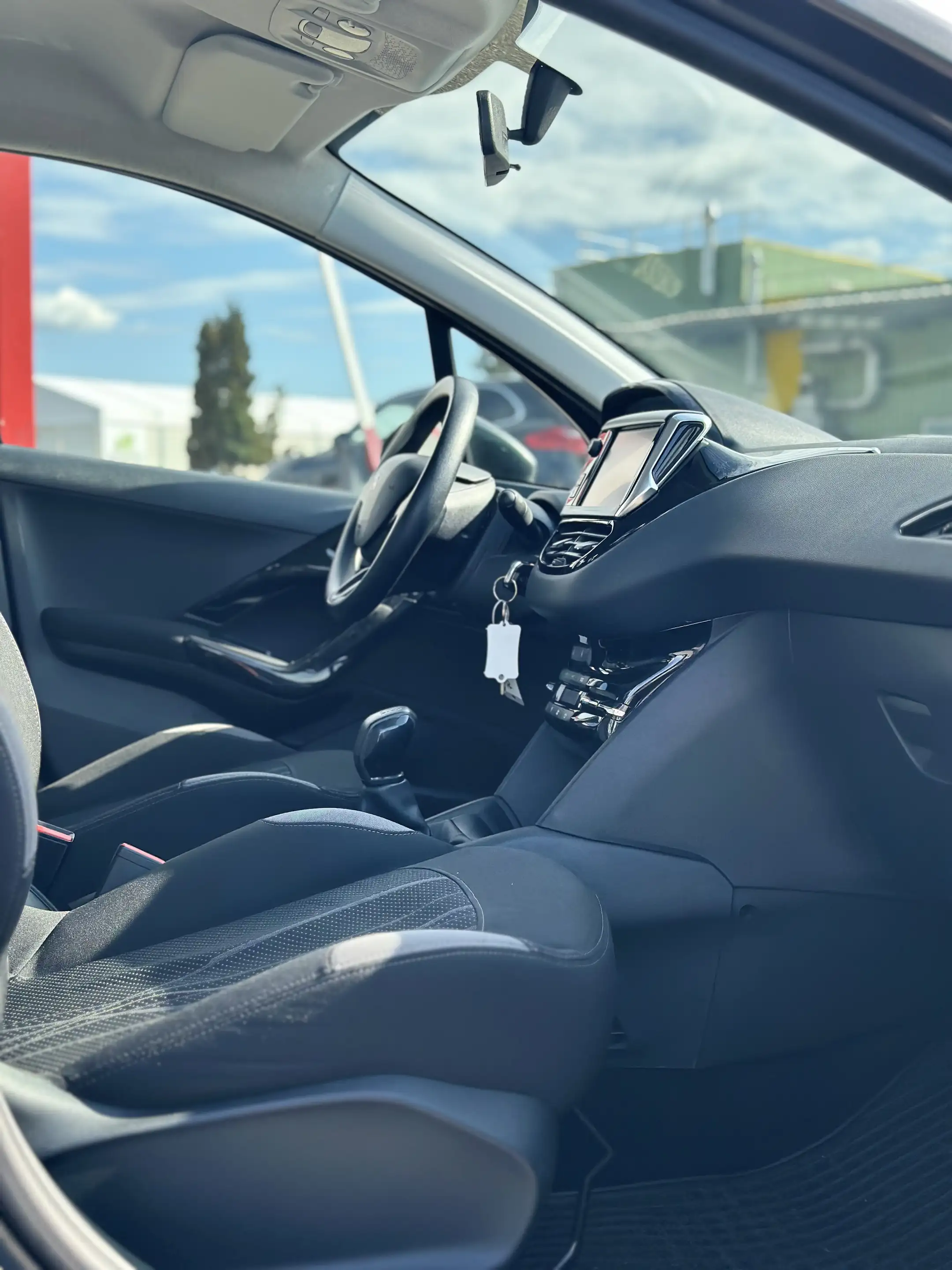 Peugeot 208 Active — photo 11