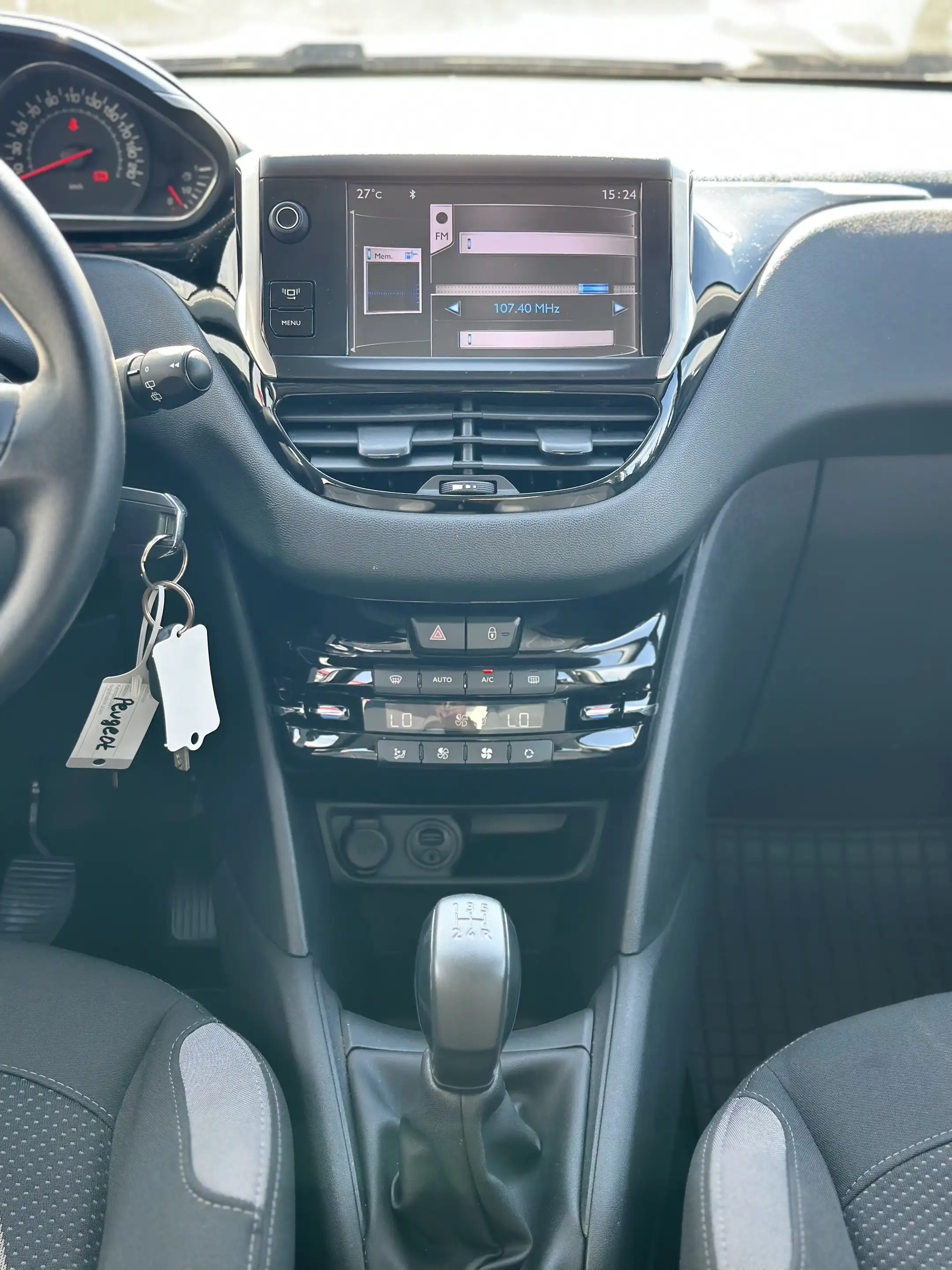Peugeot 208 Active — photo 12