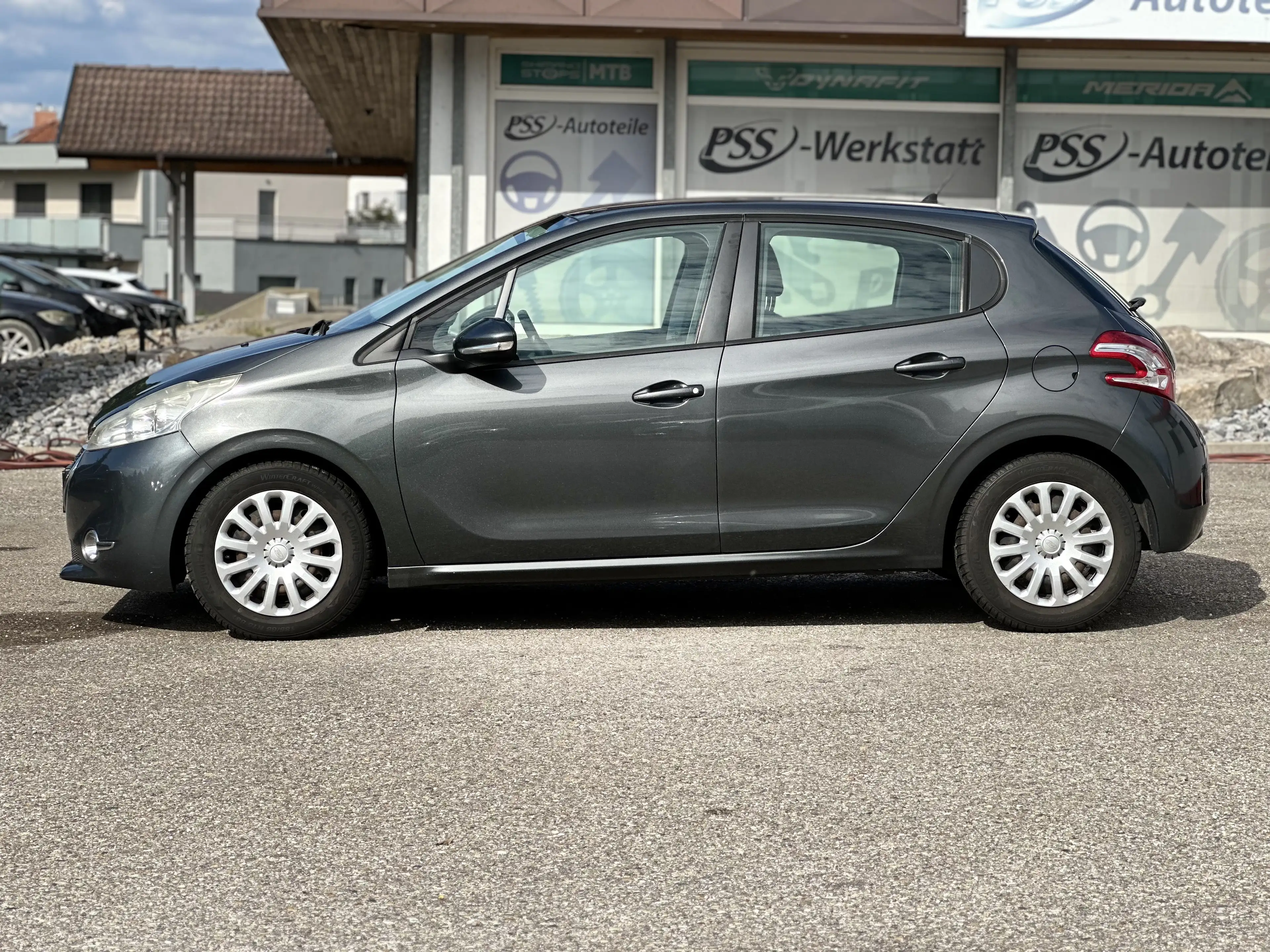 Peugeot 208 Active — photo 2
