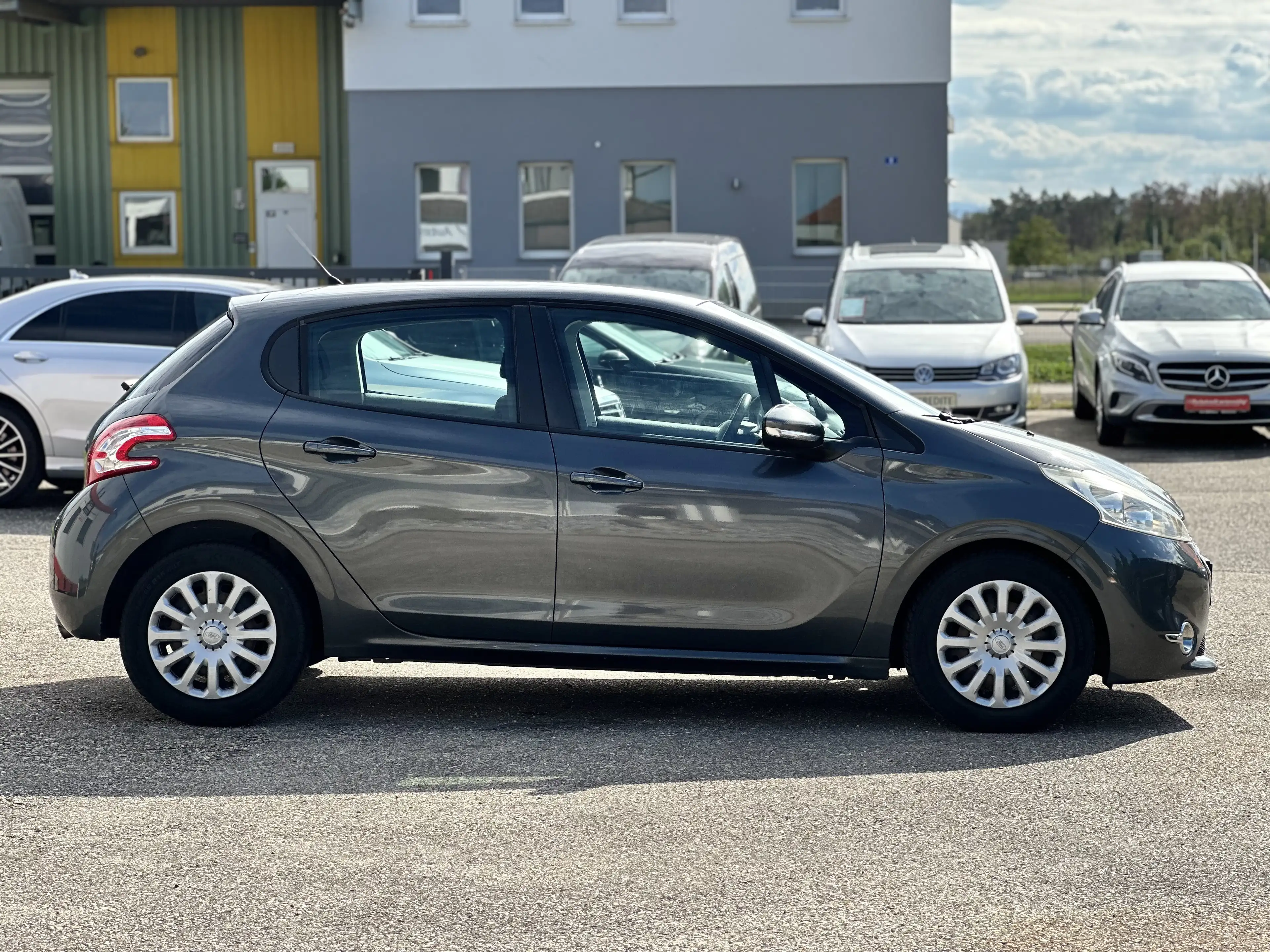 Peugeot 208 Active — photo 5