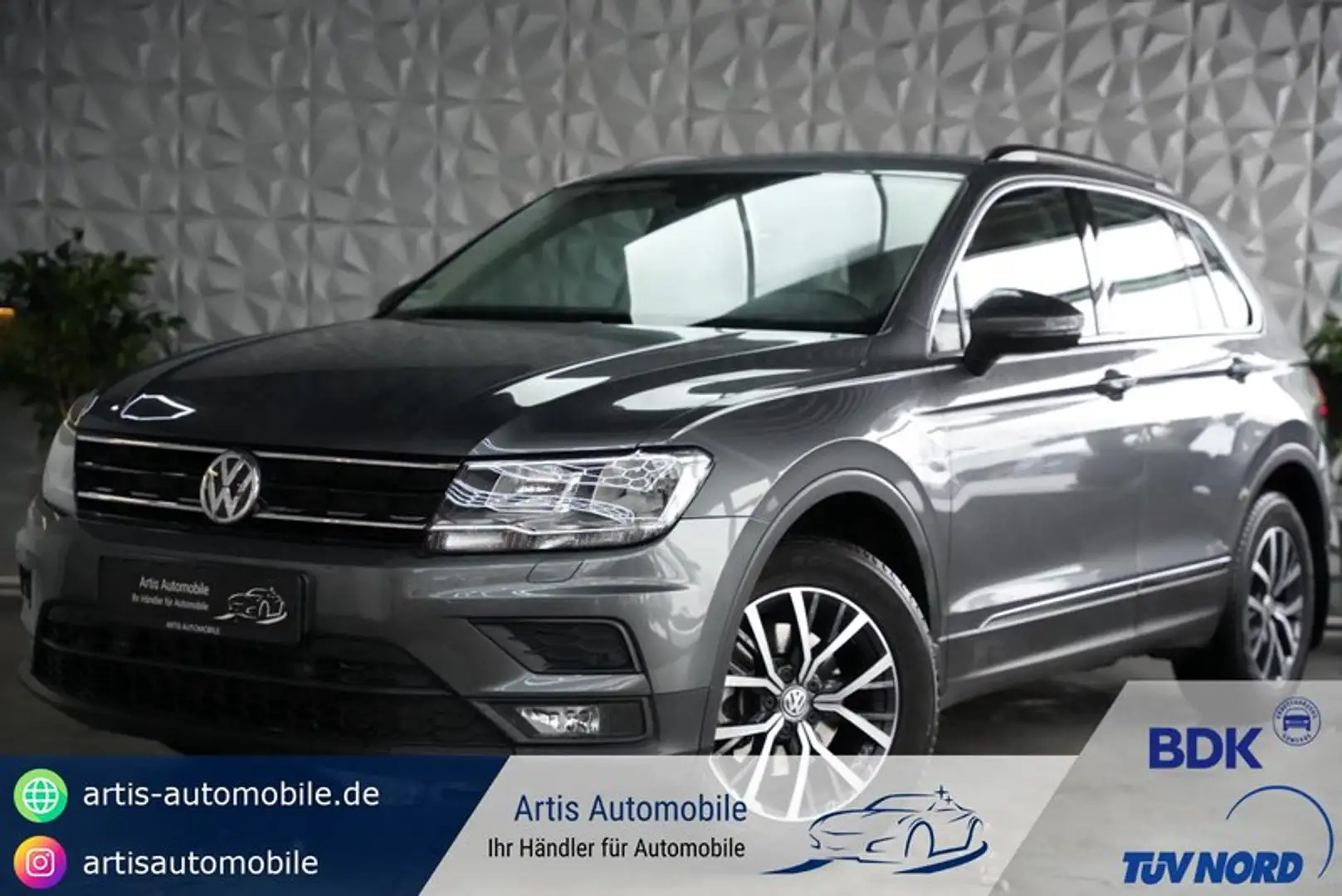 Volkswagen Tiguan Comfortline AHK*NAVI*CARPLAY*PDC Grau - 1