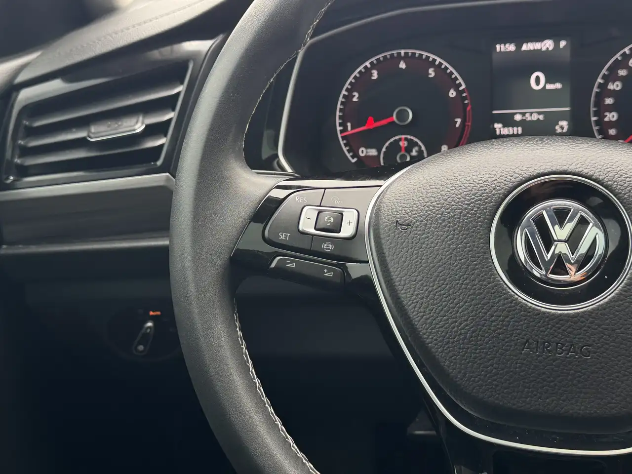Volkswagen Jetta снимка Volkswagen Jetta