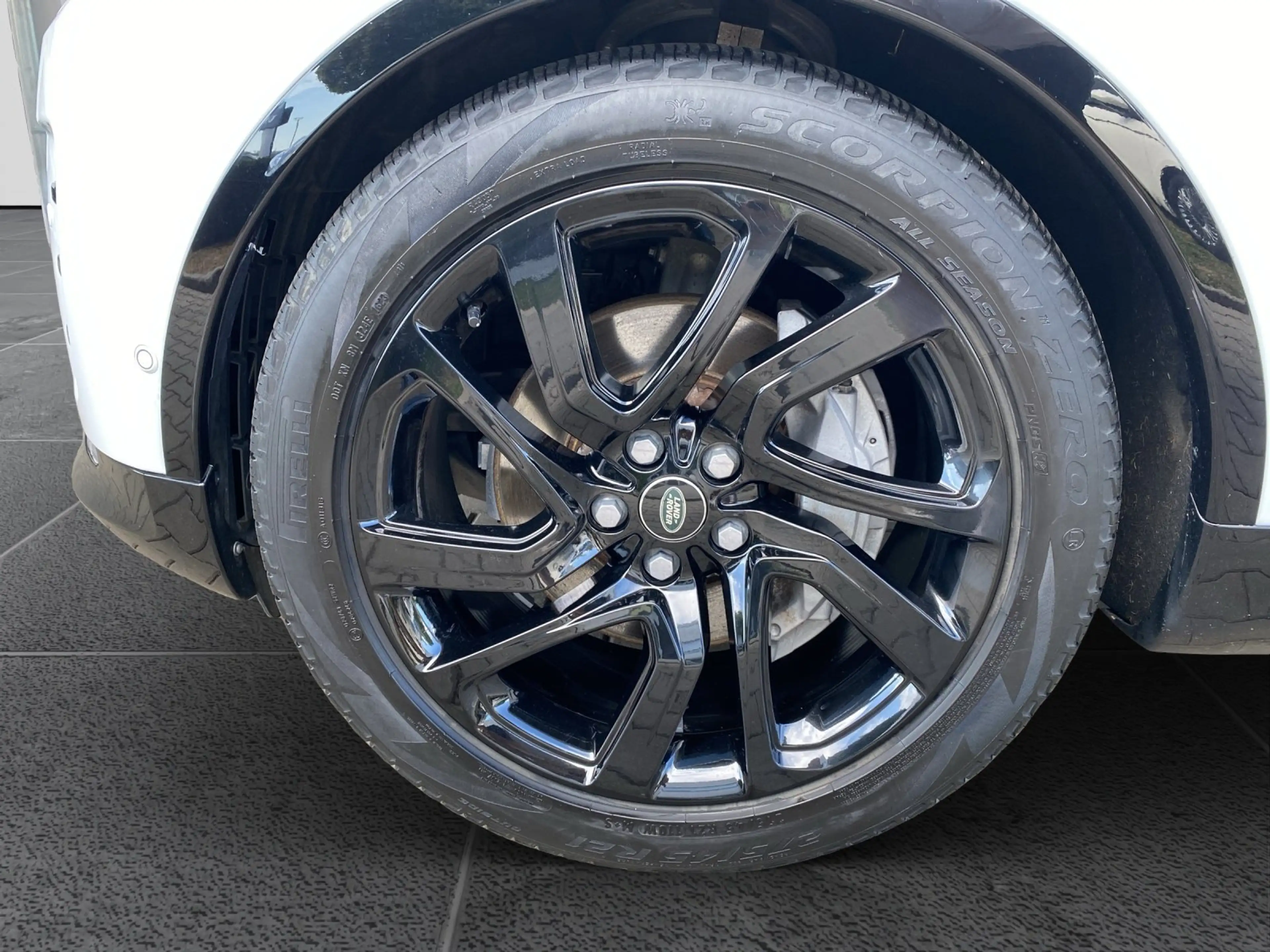 Land Rover Discovery 5  R-Dynamic SE D250 ACC+AHK+LED+Luft — photo 15