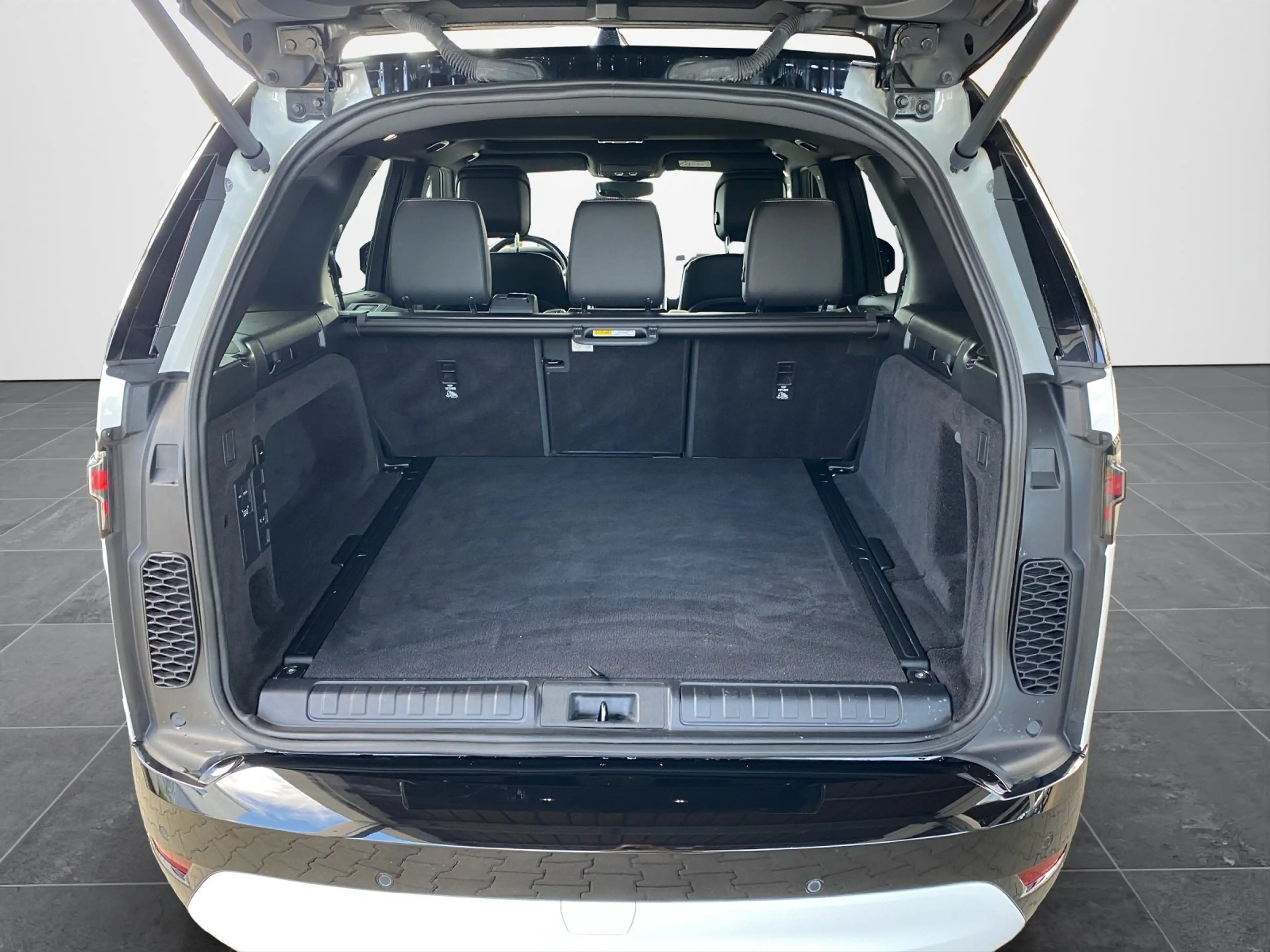 Land Rover Discovery 5  R-Dynamic SE D250 ACC+AHK+LED+Luft — photo 14
