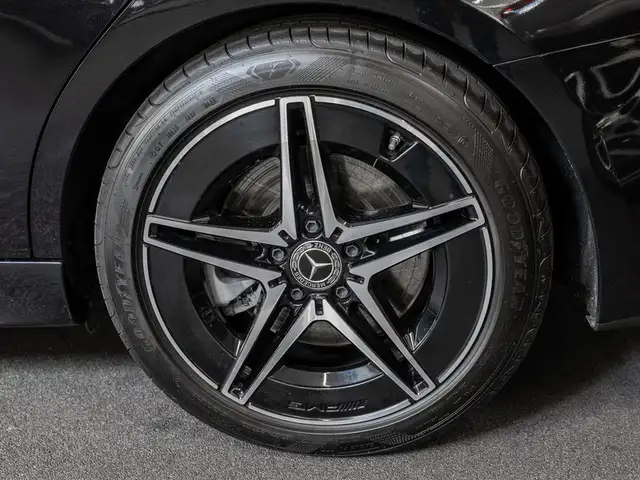 Mercedes-Benz C-Class view 6