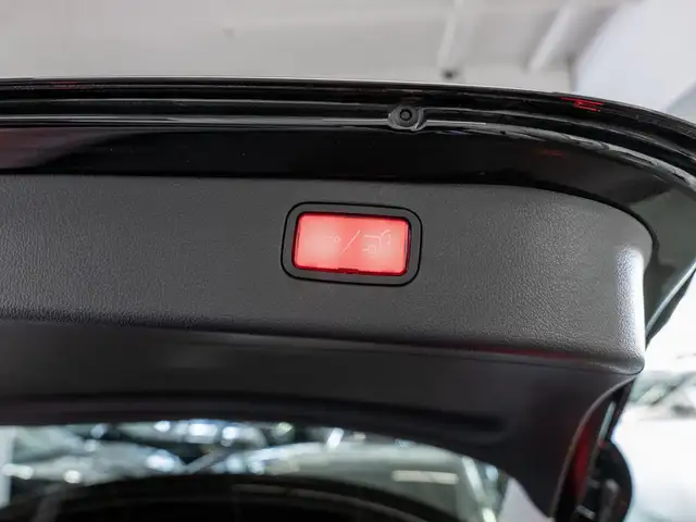 Mercedes-Benz C-Class view 8