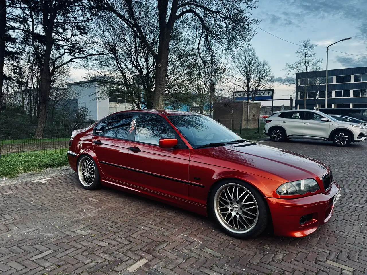 BMW 318i, foto 1