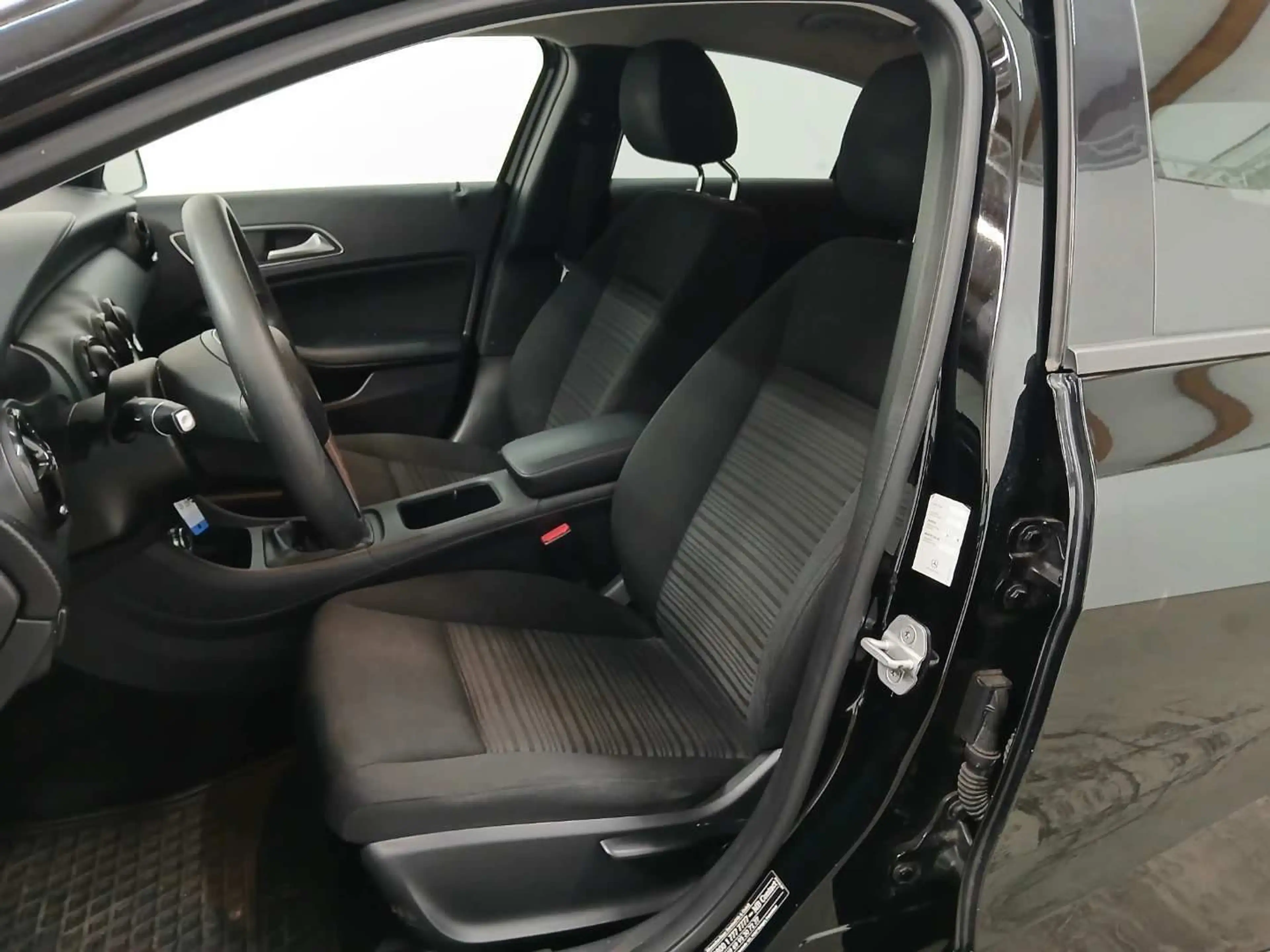 Mercedes-Benz A 180 A180*AUTOM*TÜV*KLIMA*PDC*STANDHEIZUNG*XENON — photo 12