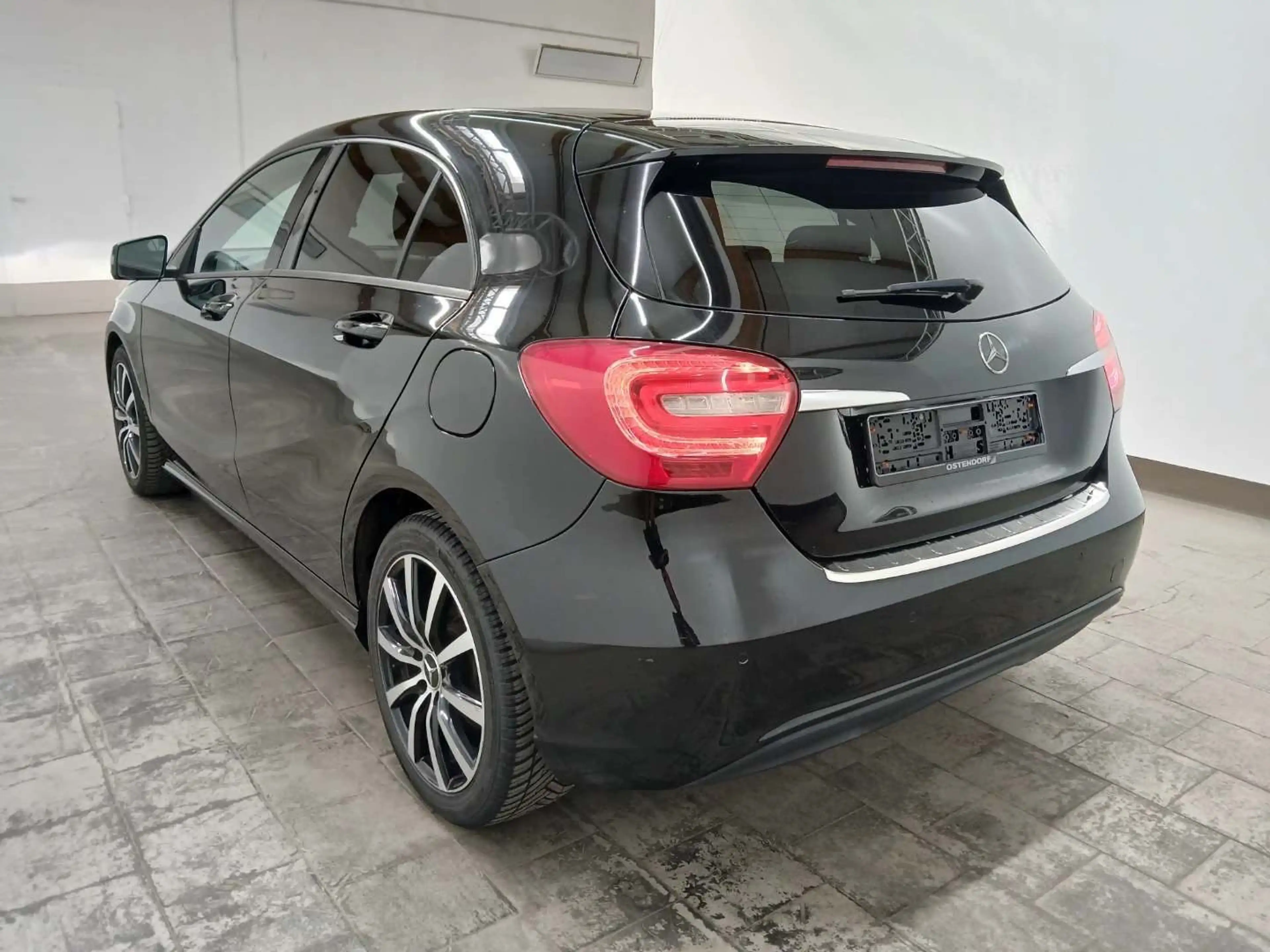 Mercedes-Benz A 180 A180*AUTOM*TÜV*KLIMA*PDC*STANDHEIZUNG*XENON — photo 6