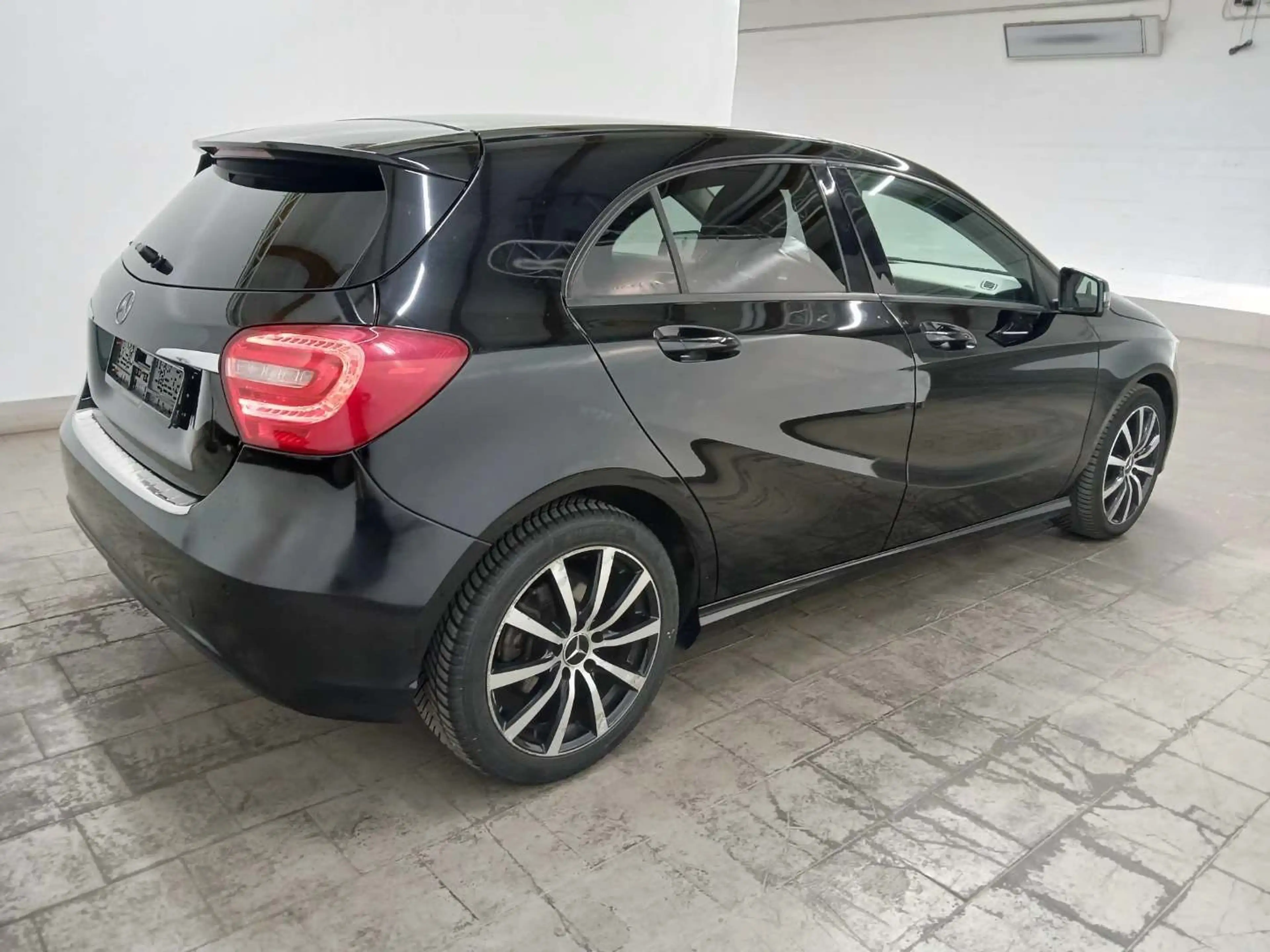 Mercedes-Benz A 180 A180*AUTOM*TÜV*KLIMA*PDC*STANDHEIZUNG*XENON — photo 5