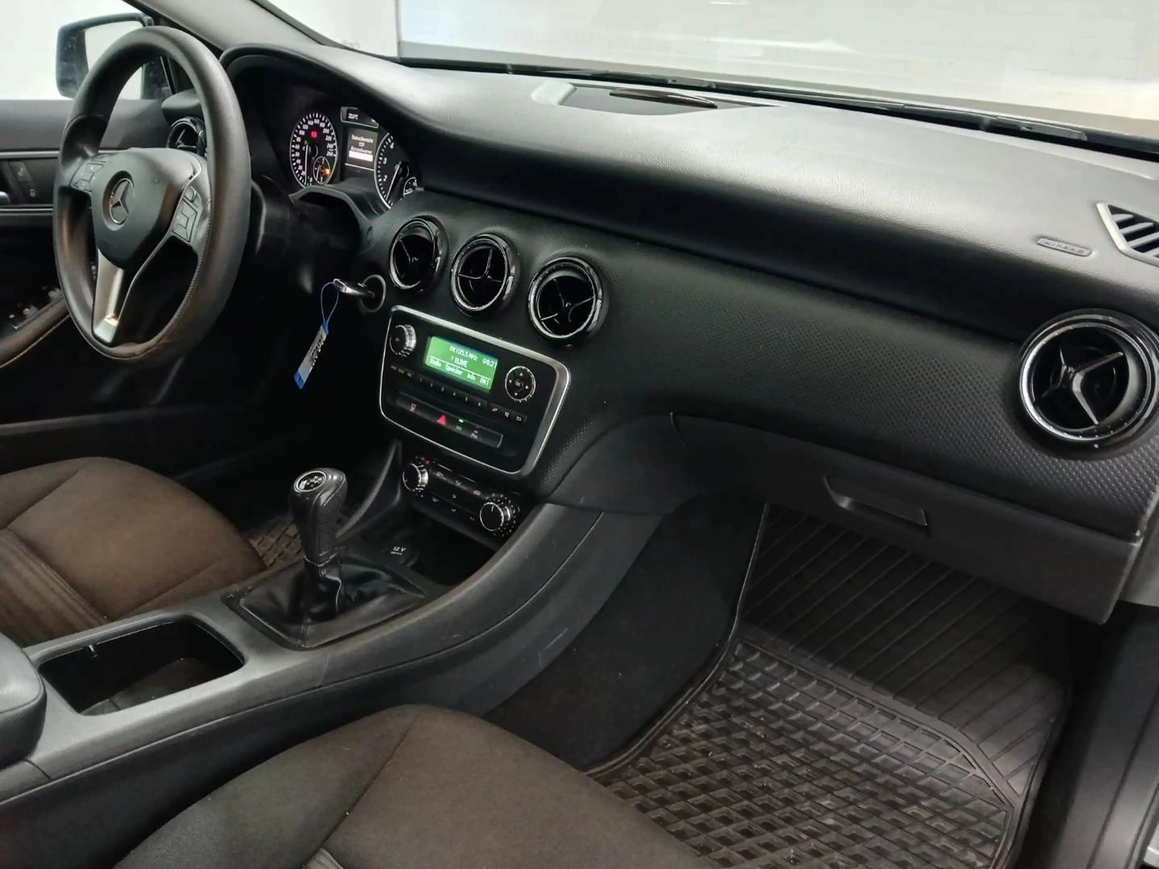 Mercedes-Benz A 180 A180*AUTOM*TÜV*KLIMA*PDC*STANDHEIZUNG*XENON — photo 11