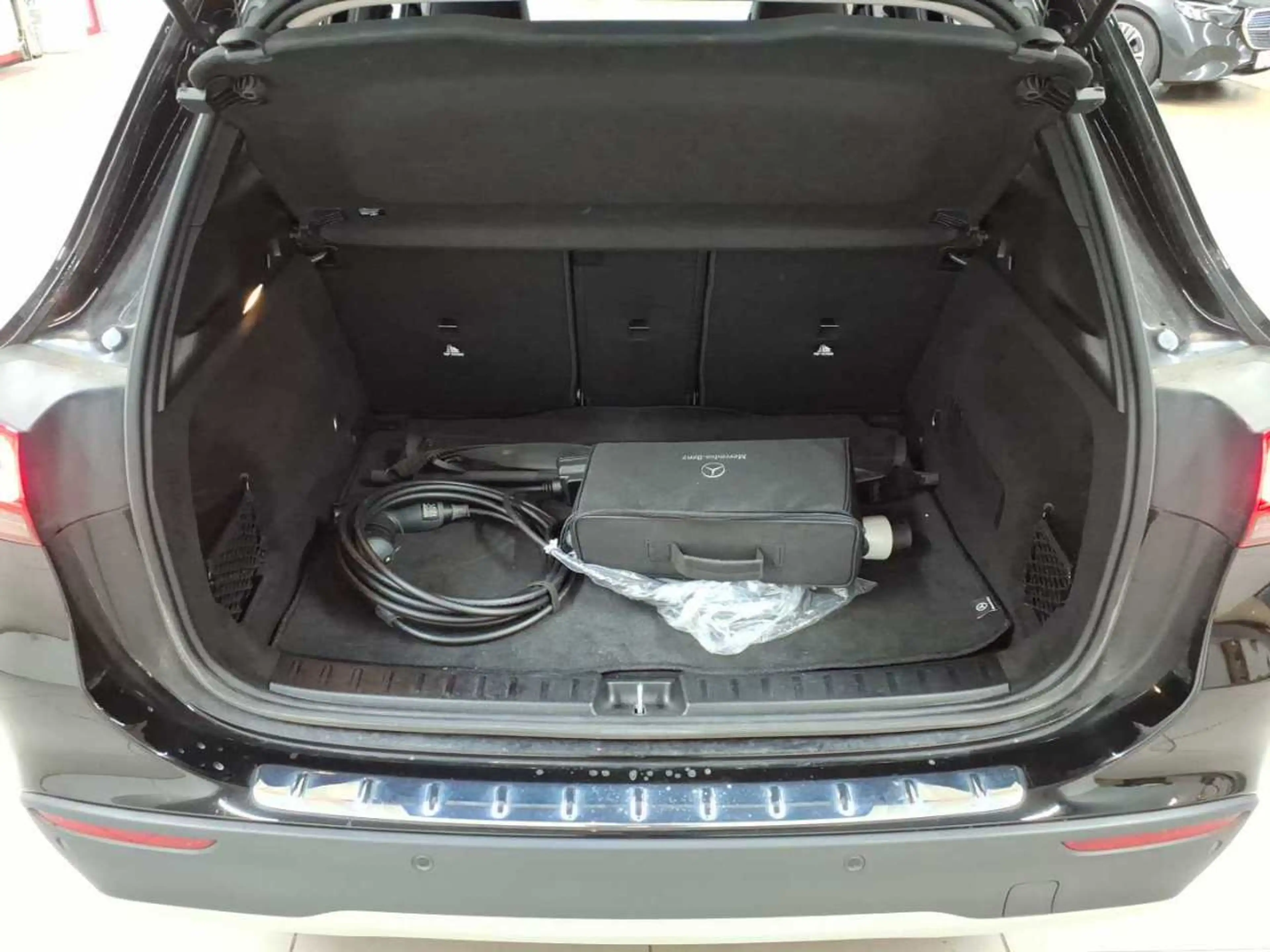 Mercedes-Benz GLA 250 GLA 250 e 8G-Style Beam BusiP AssiP KAM — photo 15