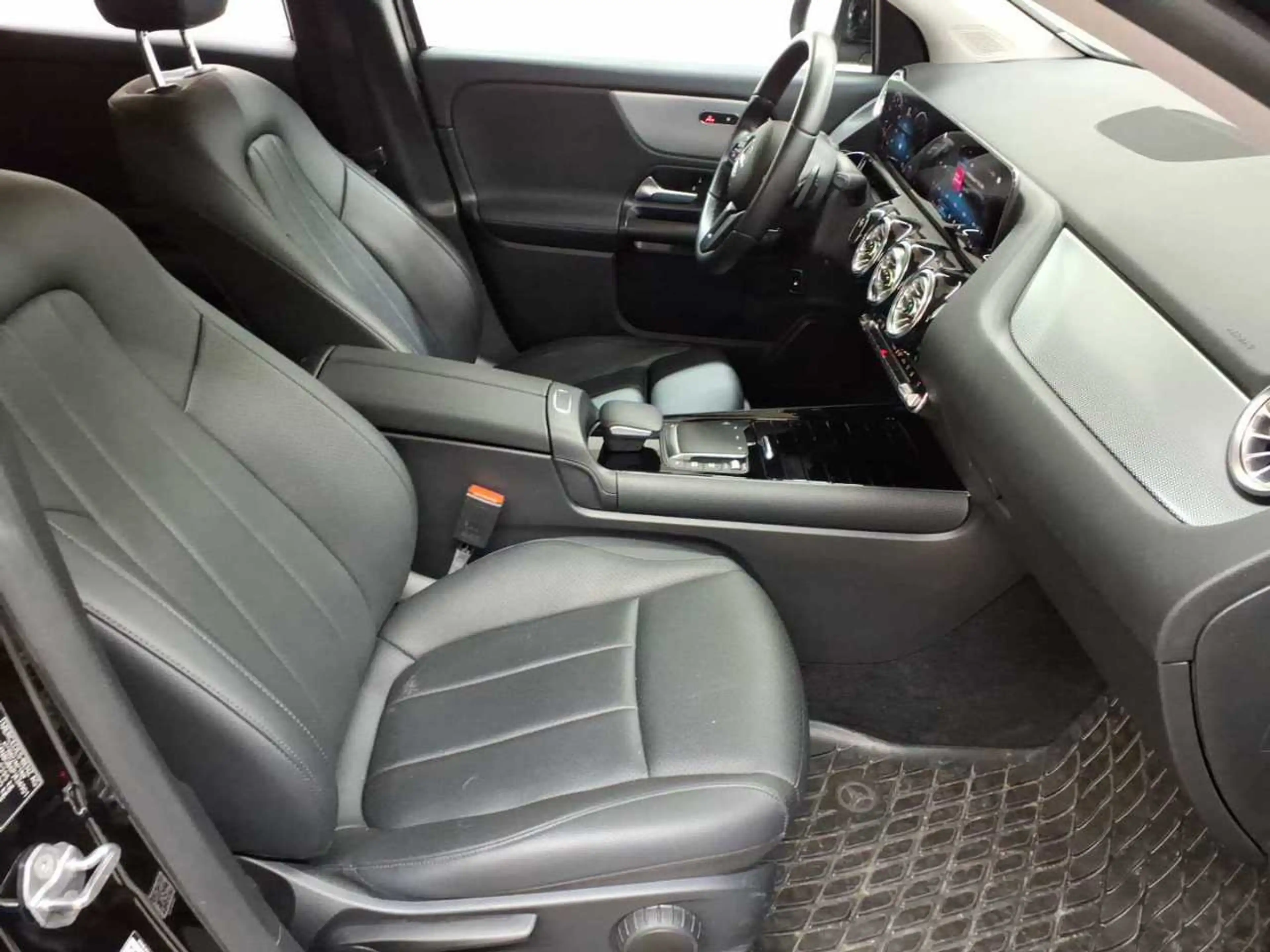 Mercedes-Benz GLA 250 GLA 250 e 8G-Style Beam BusiP AssiP KAM — photo 8
