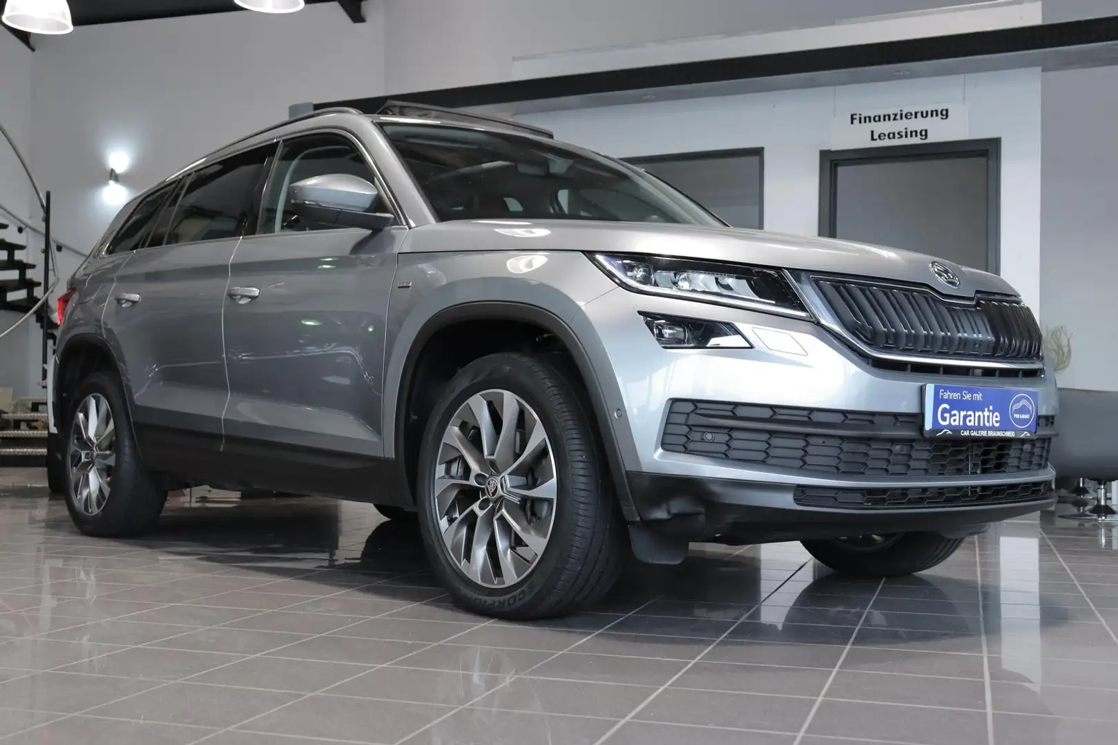 Skoda Kodiaq 2.0 TDI Clever*PANORAMA*AHK*VIRTUAL*ACC* Grau - 2