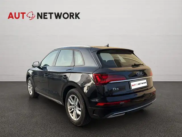 Audi Q5 view 3