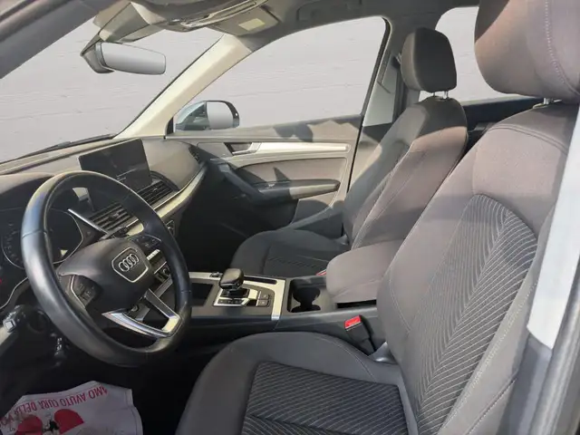 Audi Q5 view 9