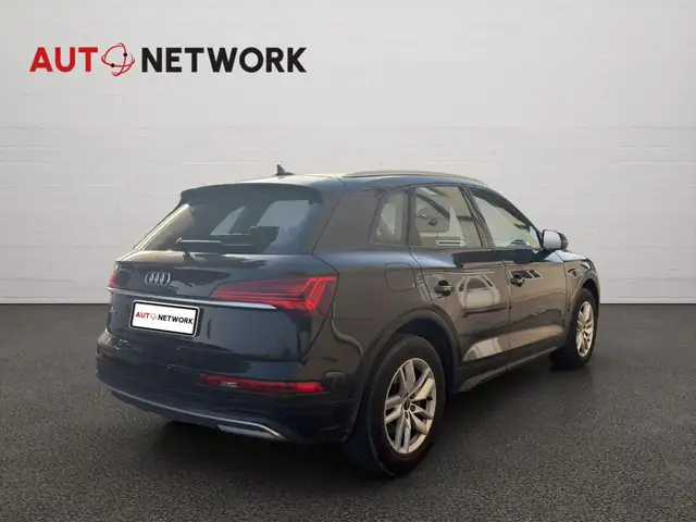 Audi Q5 view 4