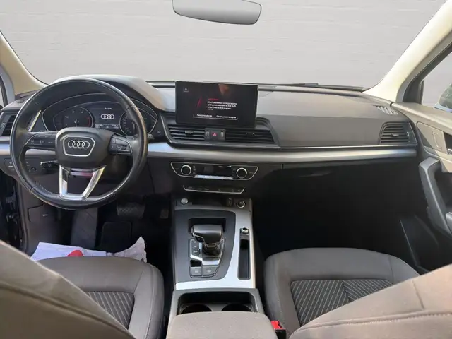 Audi Q5 view 10