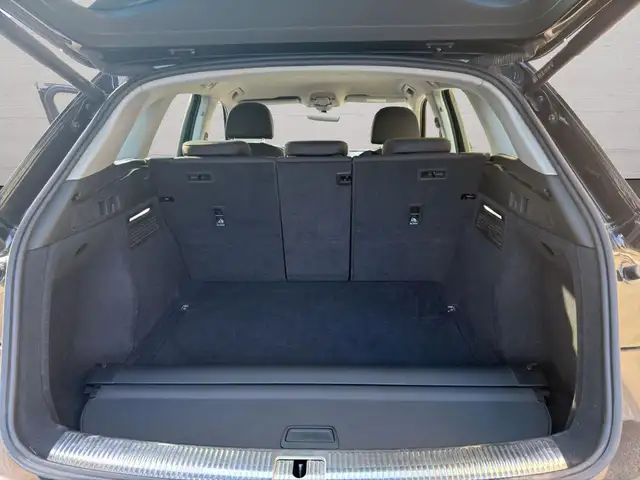 Audi Q5 view 13
