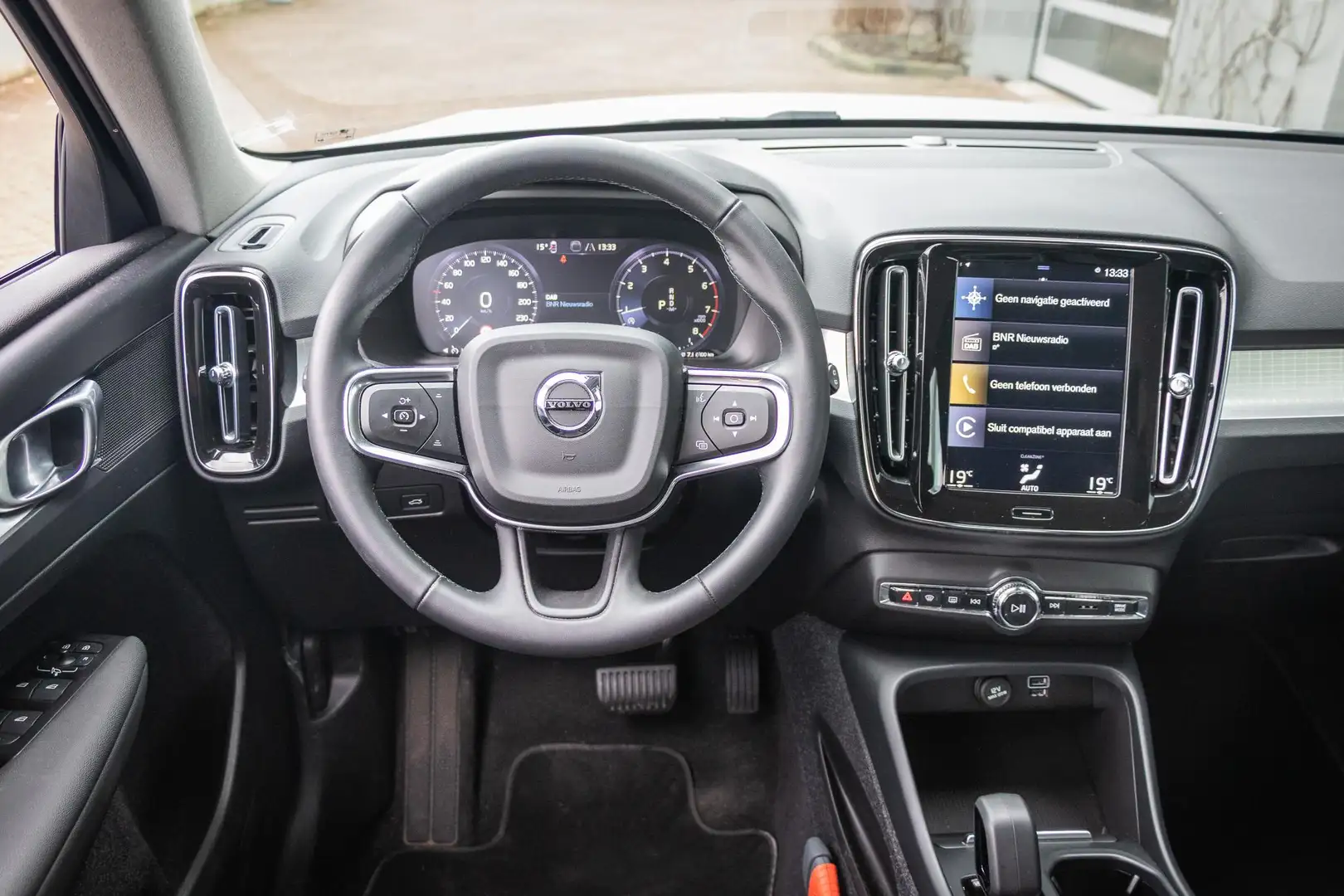 Volvo XC40 T2 Aut. Momentum | DAB | PDC achter | Cruise Contr Wit - 2