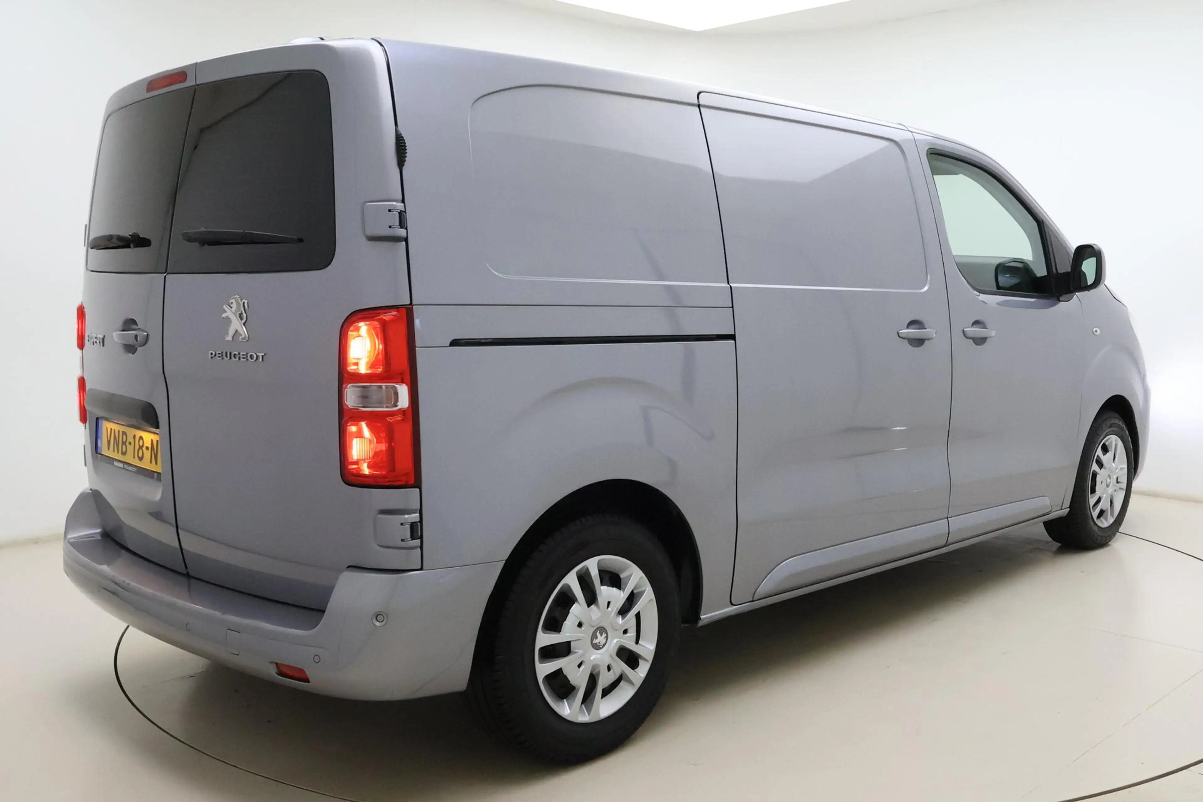 Peugeot Expert 2.0 BlueHDI 180pk Automaat Standard Asphalt | Navi — photo 2