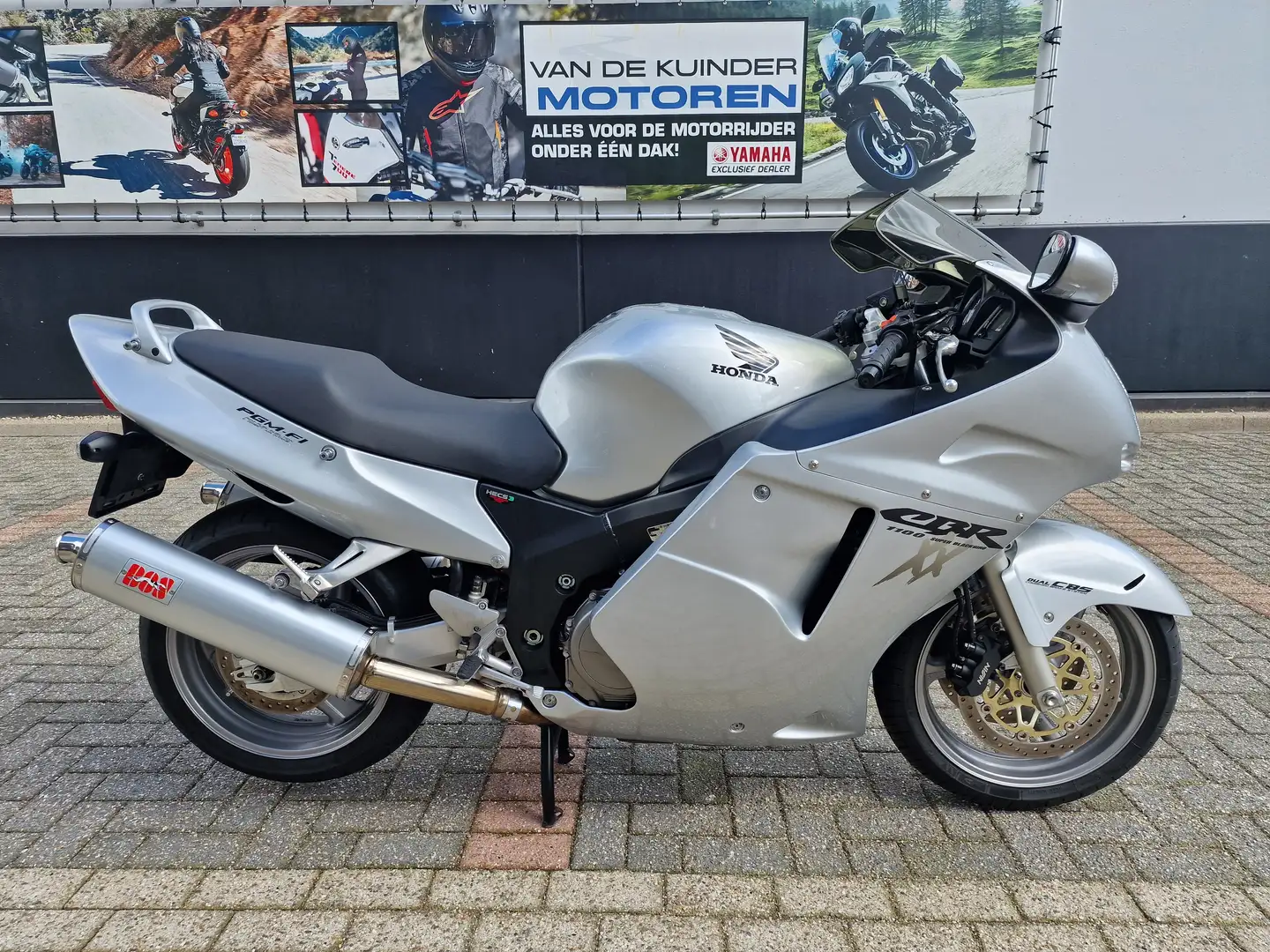 Honda CBR 1100 XX Srebrny - 1