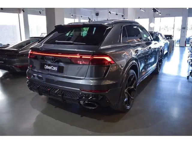 Audi RS Q8 view 30