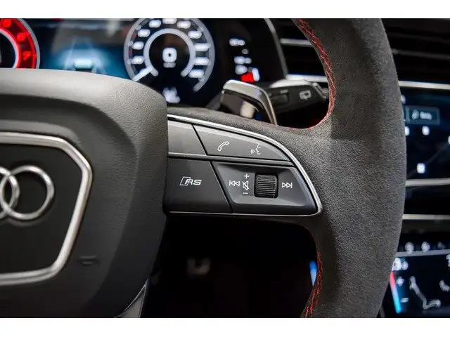 Audi RS Q8 view 17
