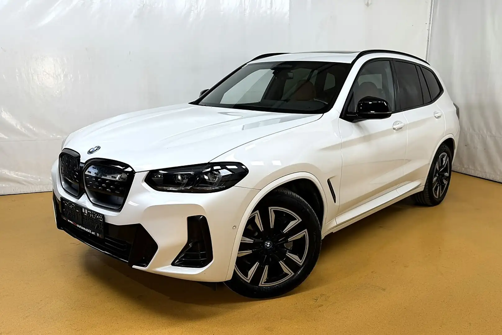 BMW iX3 M 73,8kWh Sport Weiß - 1