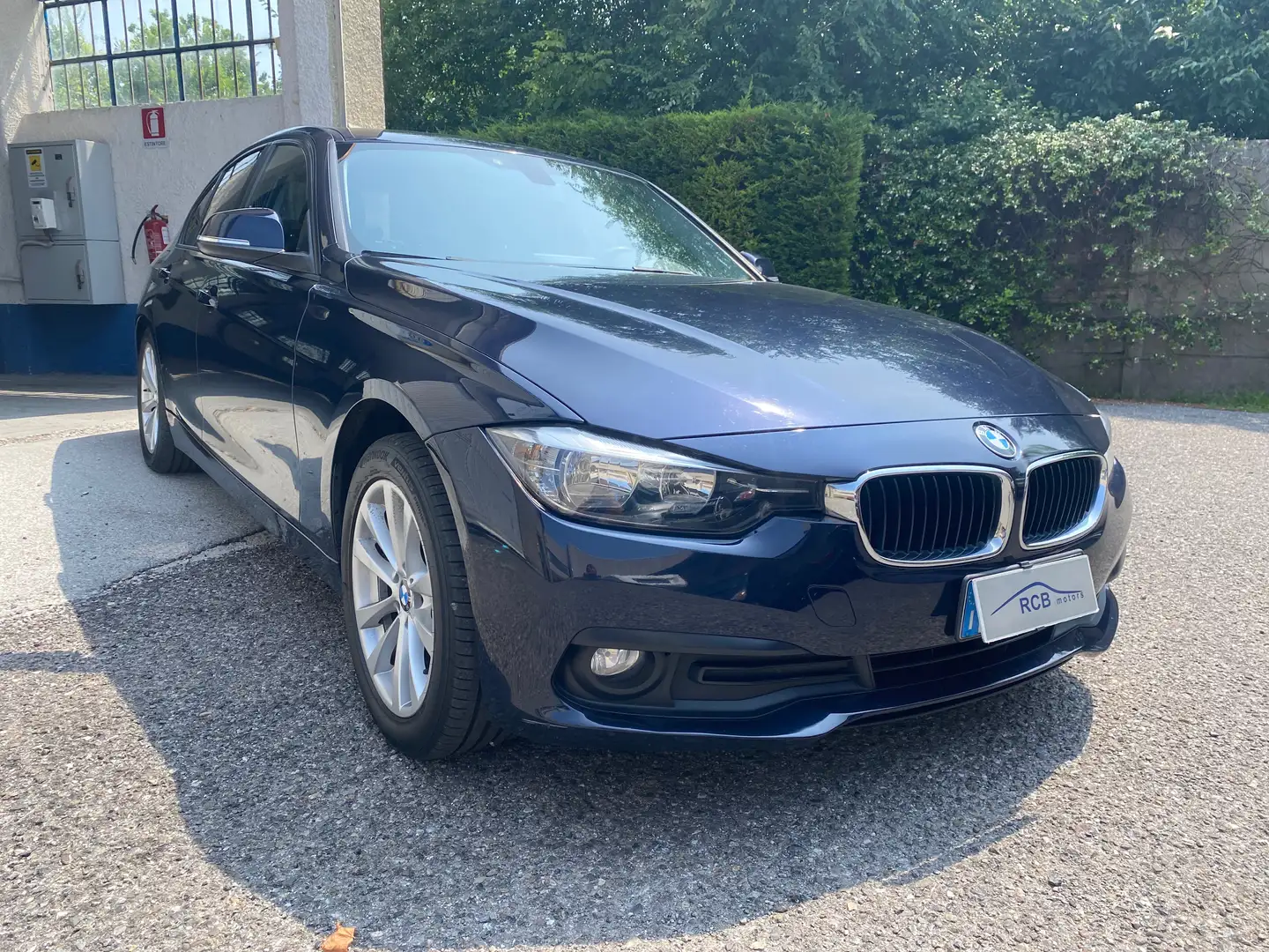 BMW 320 320d Business Advantage auto Bleu - 1