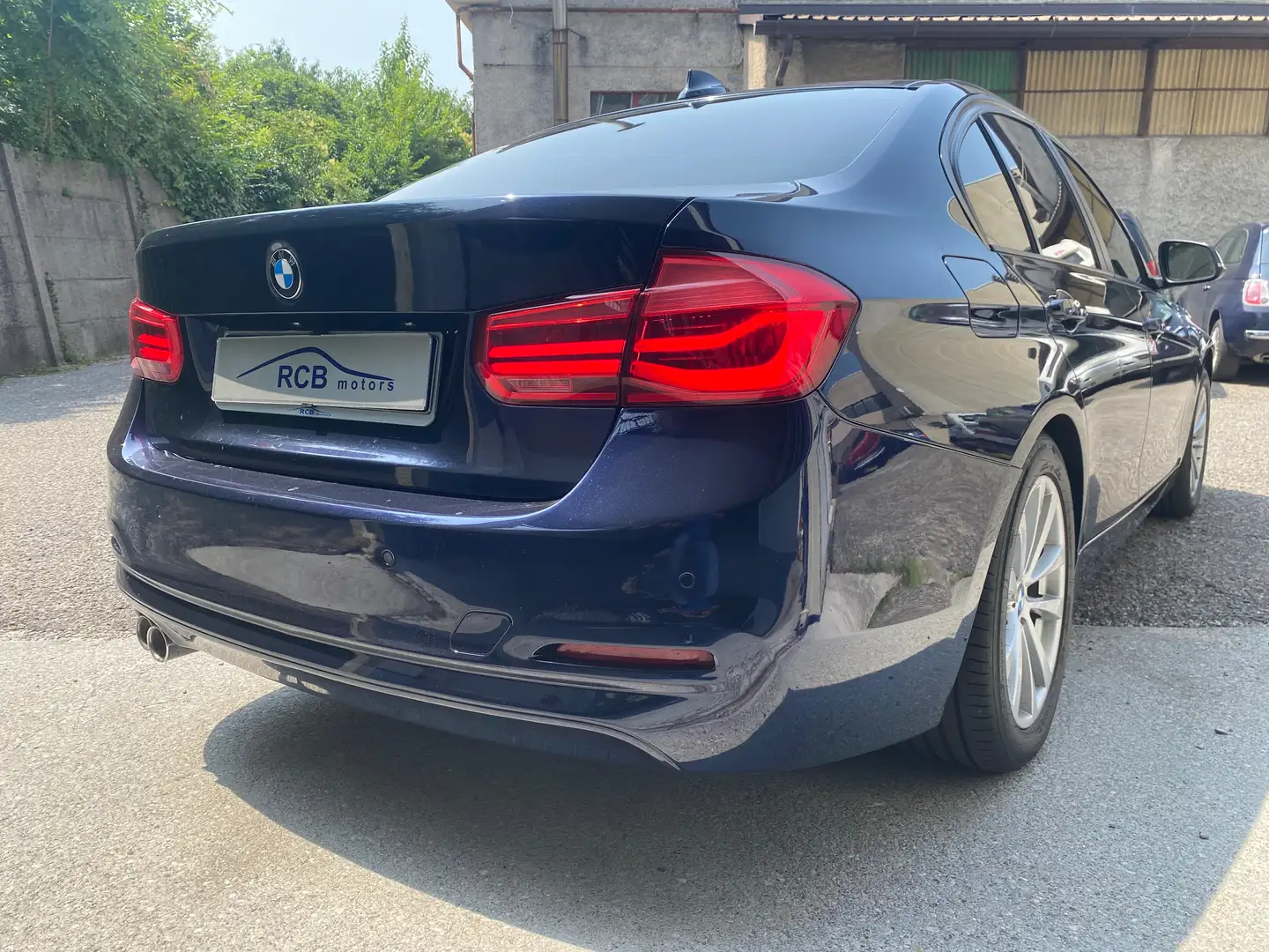 BMW 320 320d Business Advantage auto Bleu - 2