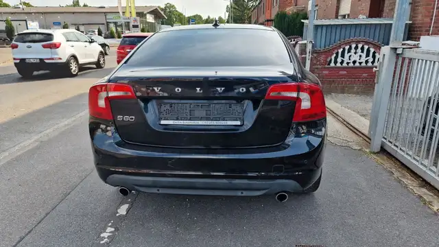 Volvo S60 view 10