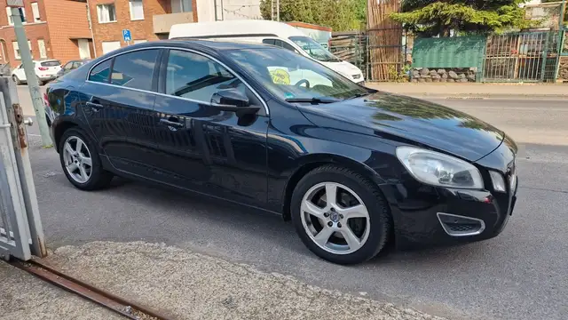 Volvo S60 view 2