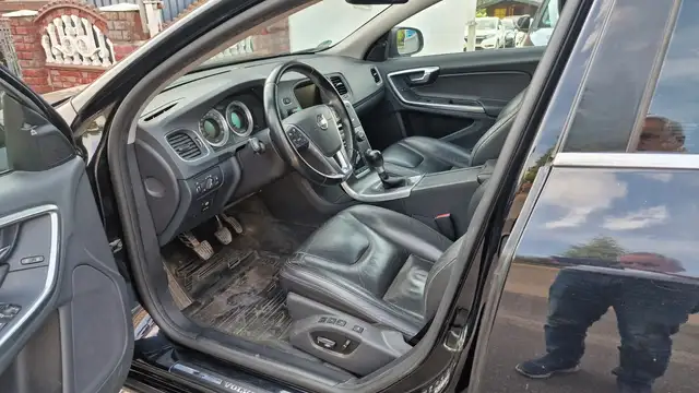 Volvo S60 view 14