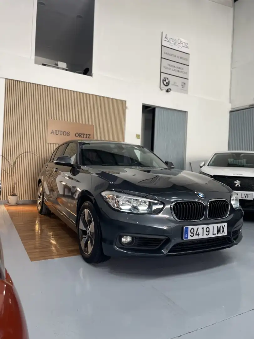 BMW 118 118d Gris - 1
