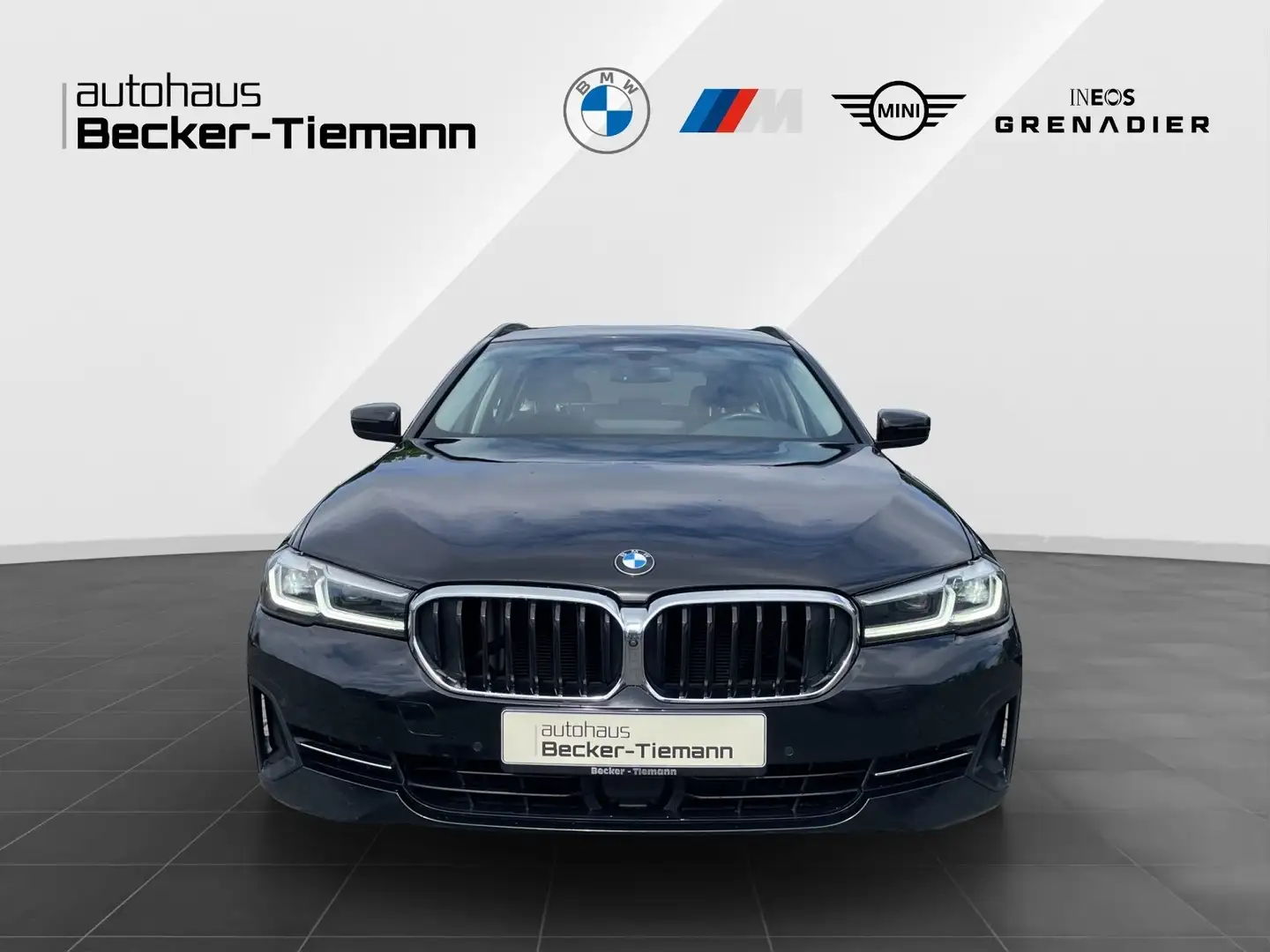 BMW 520 d xDrive Touring/ AHK/ DrivAss Prof./ ParkAss+/ St Zwart - 2