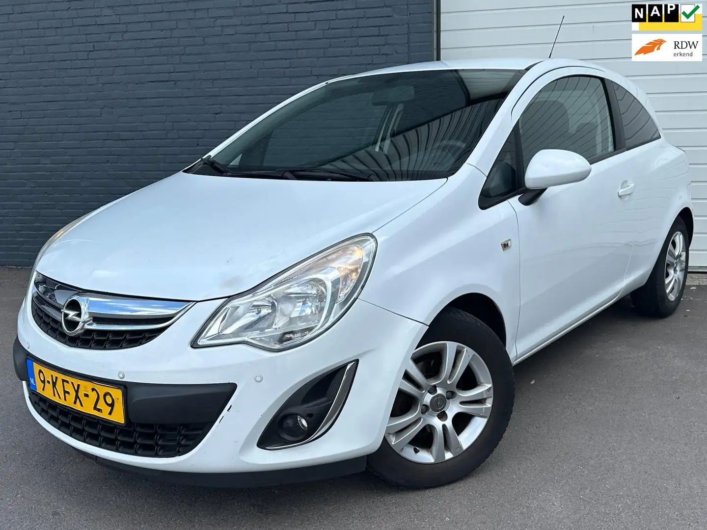 Opel Corsa 1.2-16V Berlin NWEAPK/AIRCO/CRUISE/PDC/LMV/ORGNL Wit - 1