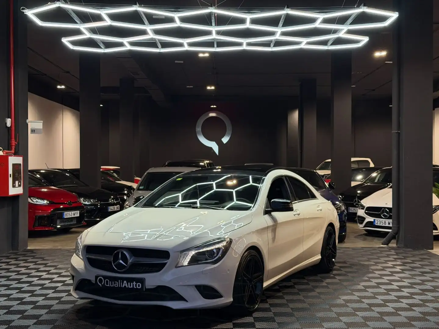 Mercedes-Benz CLA 180 Urban Blanco - 1
