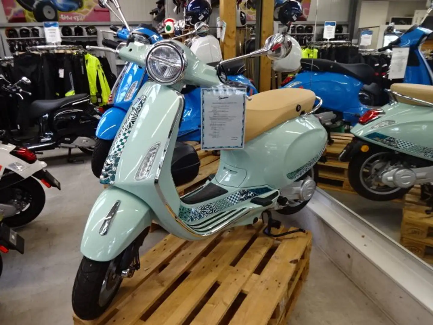 Vespa Primavera 50 E5 mint/batik - Neufahrzeug Vert - 1