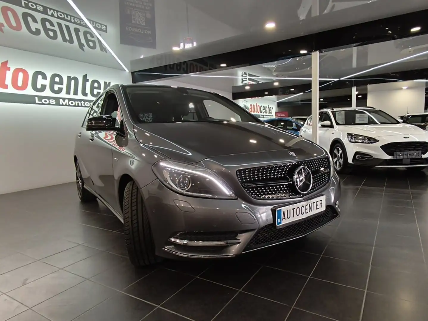 Mercedes-Benz B 180 CDI BlueEFFICIENCY Gris - 2