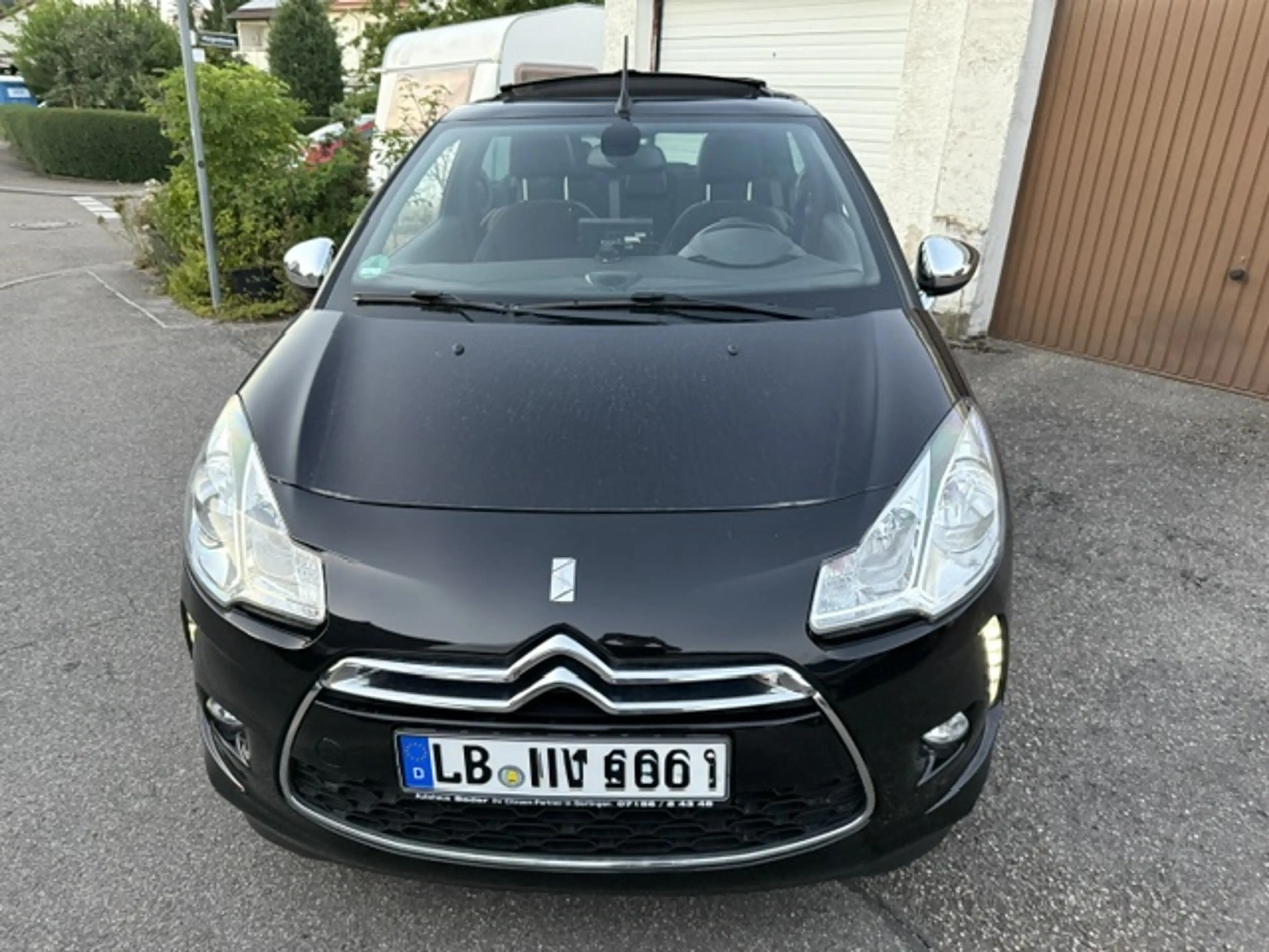 Citroen DS3 Cabrio SoChic 1.2l Klimaautomatik Sitzheizung Rückfahrkamera — photo 2