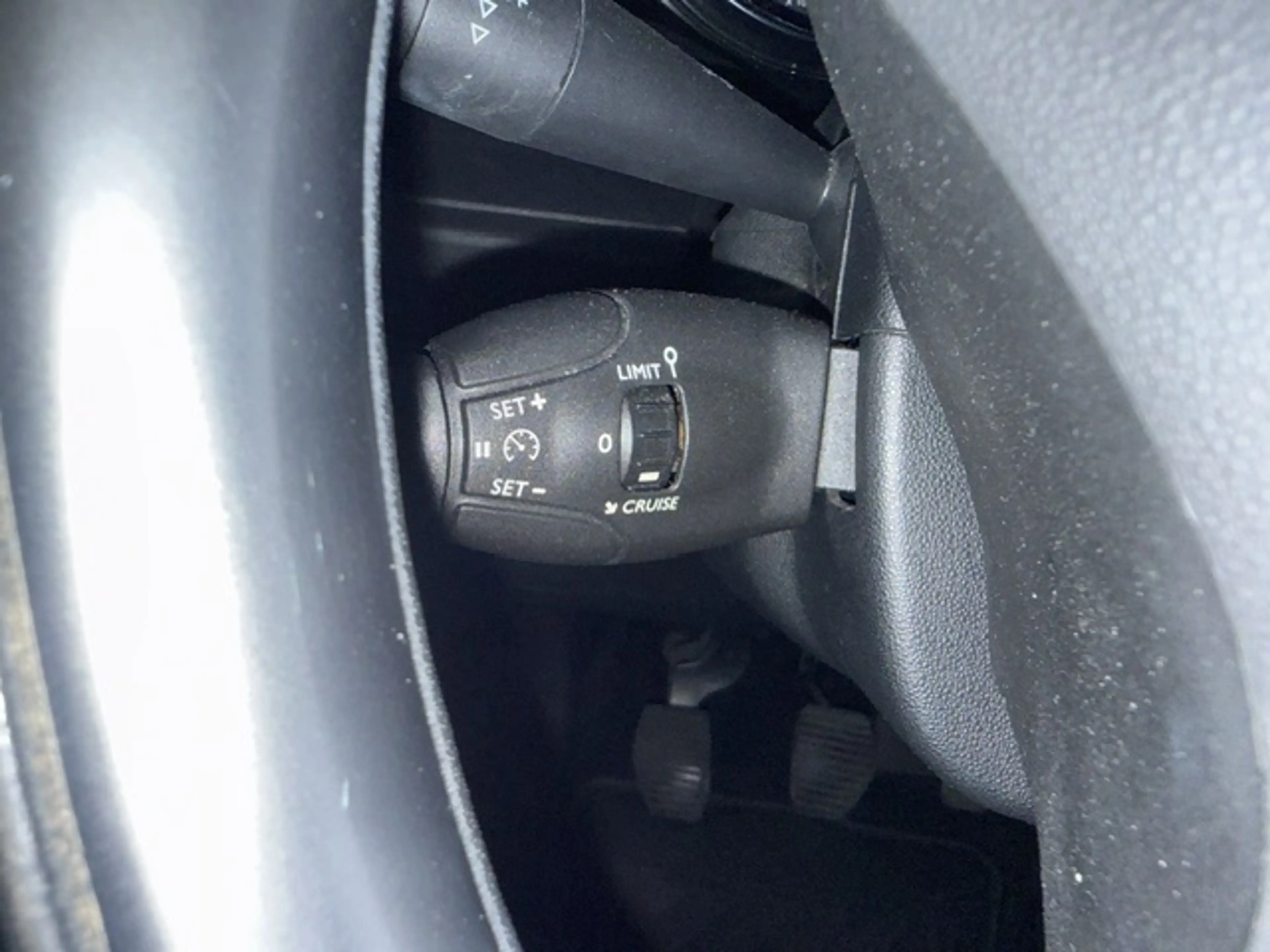 Citroen DS3 Cabrio SoChic 1.2l Klimaautomatik Sitzheizung Rückfahrkamera — photo 14