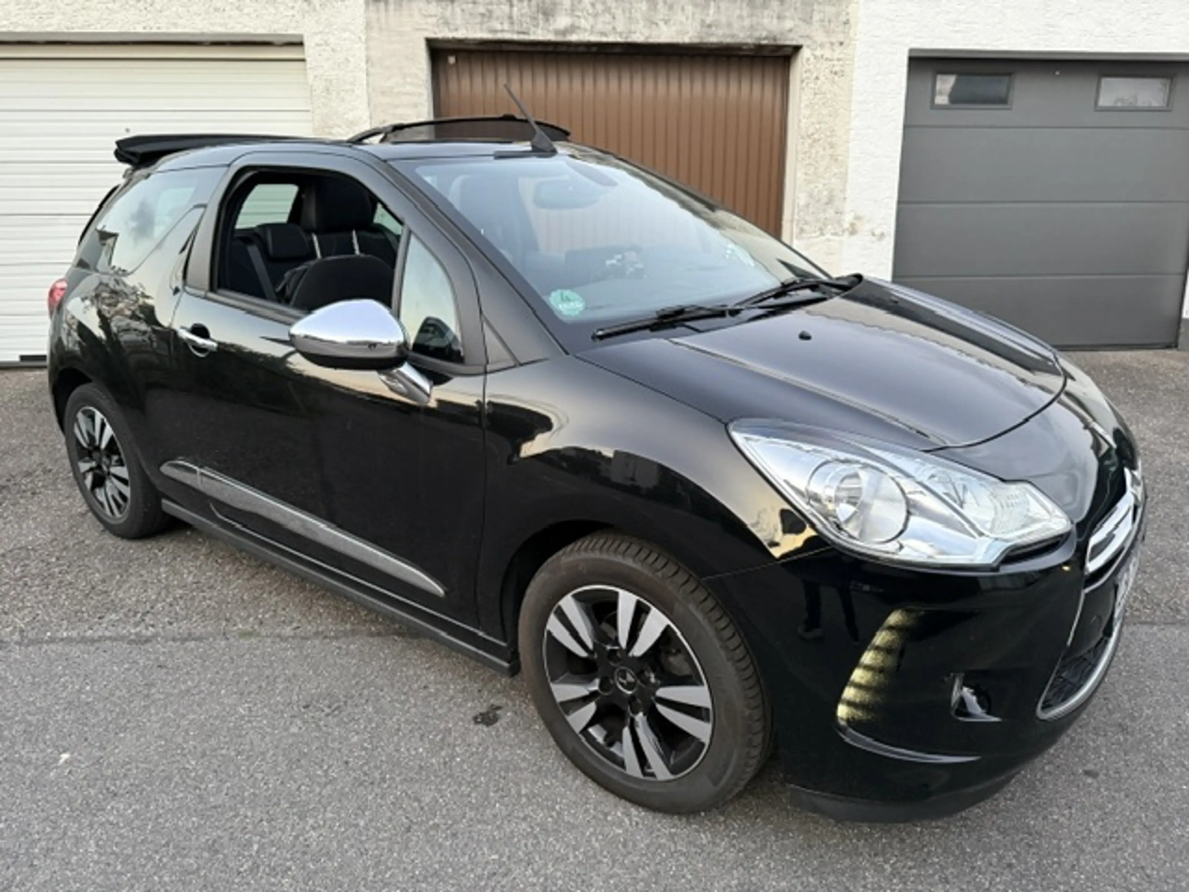 Citroen DS3 Cabrio SoChic 1.2l Klimaautomatik Sitzheizung Rückfahrkamera — photo 3