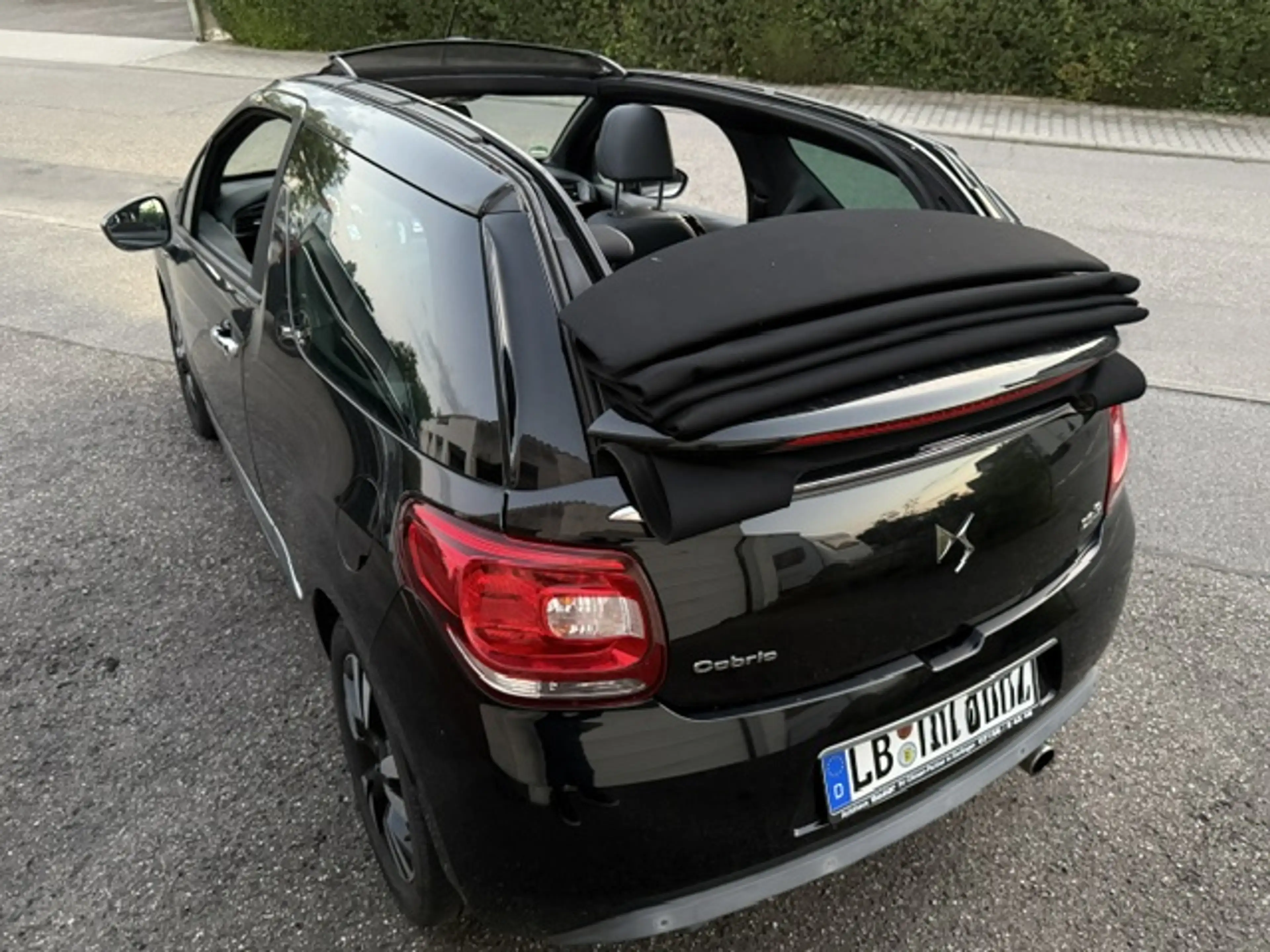 Citroen DS3 Cabrio SoChic 1.2l Klimaautomatik Sitzheizung Rückfahrkamera — photo 8