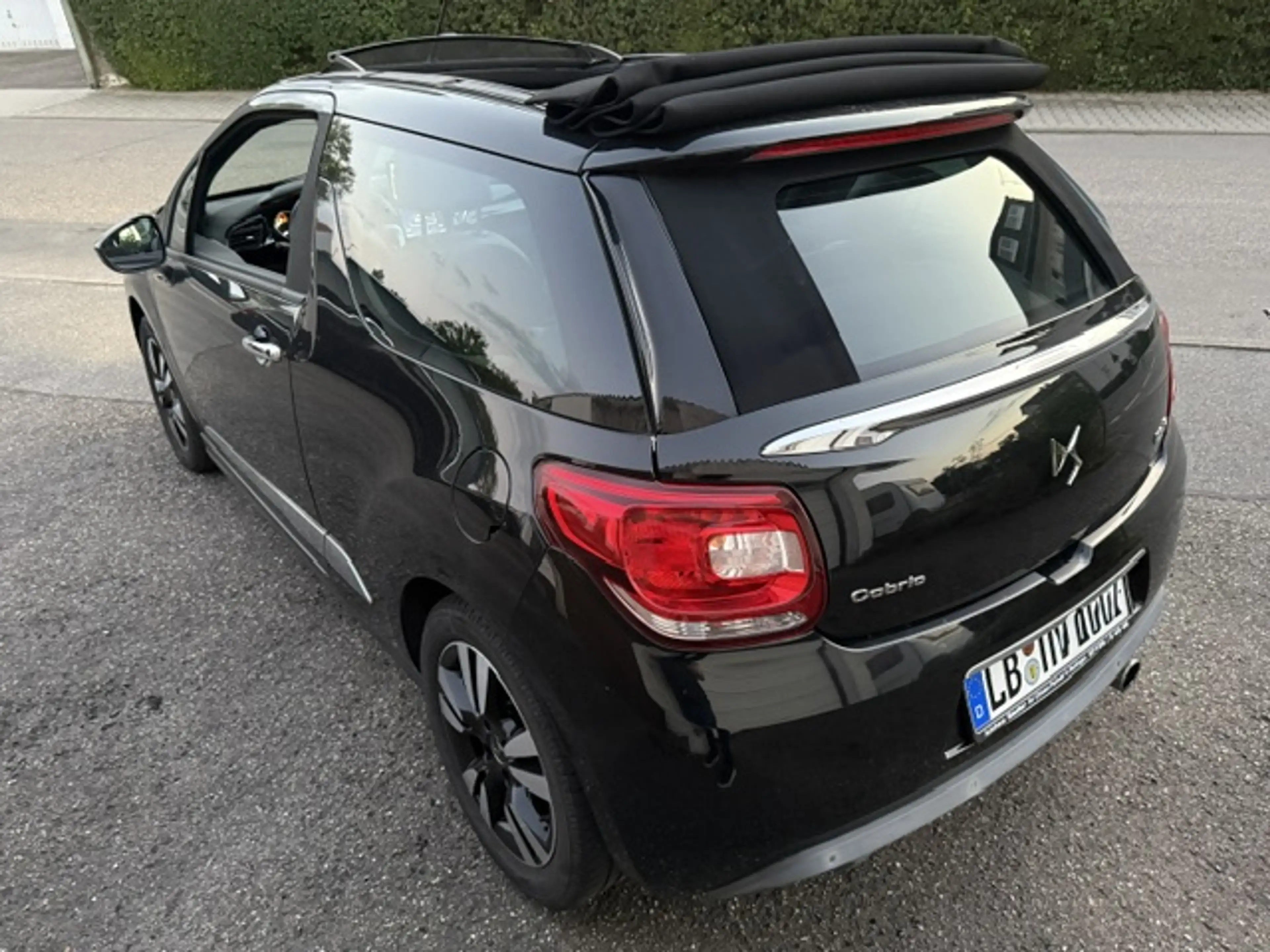 Citroen DS3 Cabrio SoChic 1.2l Klimaautomatik Sitzheizung Rückfahrkamera — photo 6