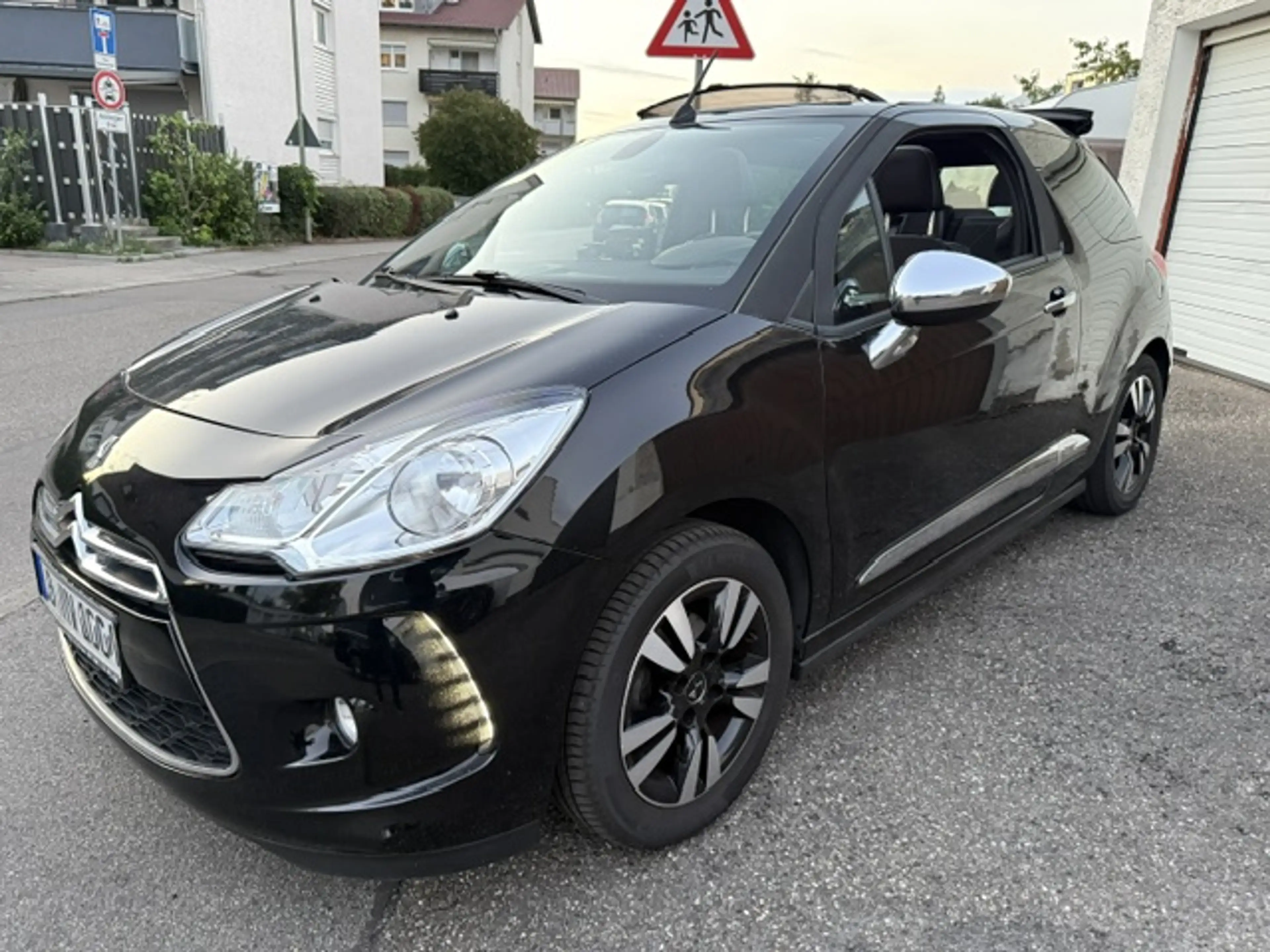 Citroen DS3 Cabrio SoChic 1.2l Klimaautomatik Sitzheizung Rückfahrkamera